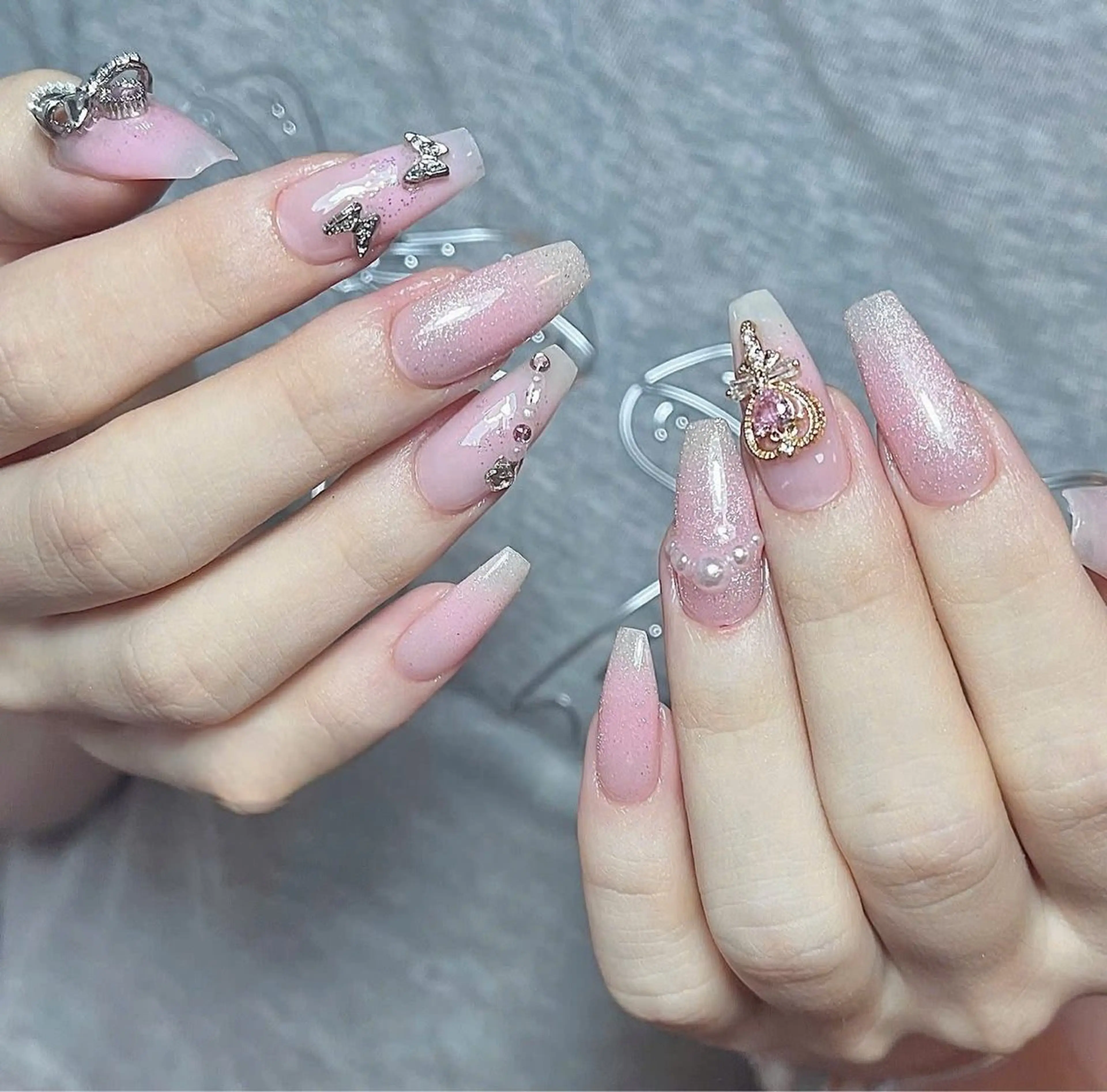 ネイル フレンチネイル キラキラネイル マグネットネイル ミラーネイル ニュアンスネイル ハンドネイル Tira Nailのネイルデザイン