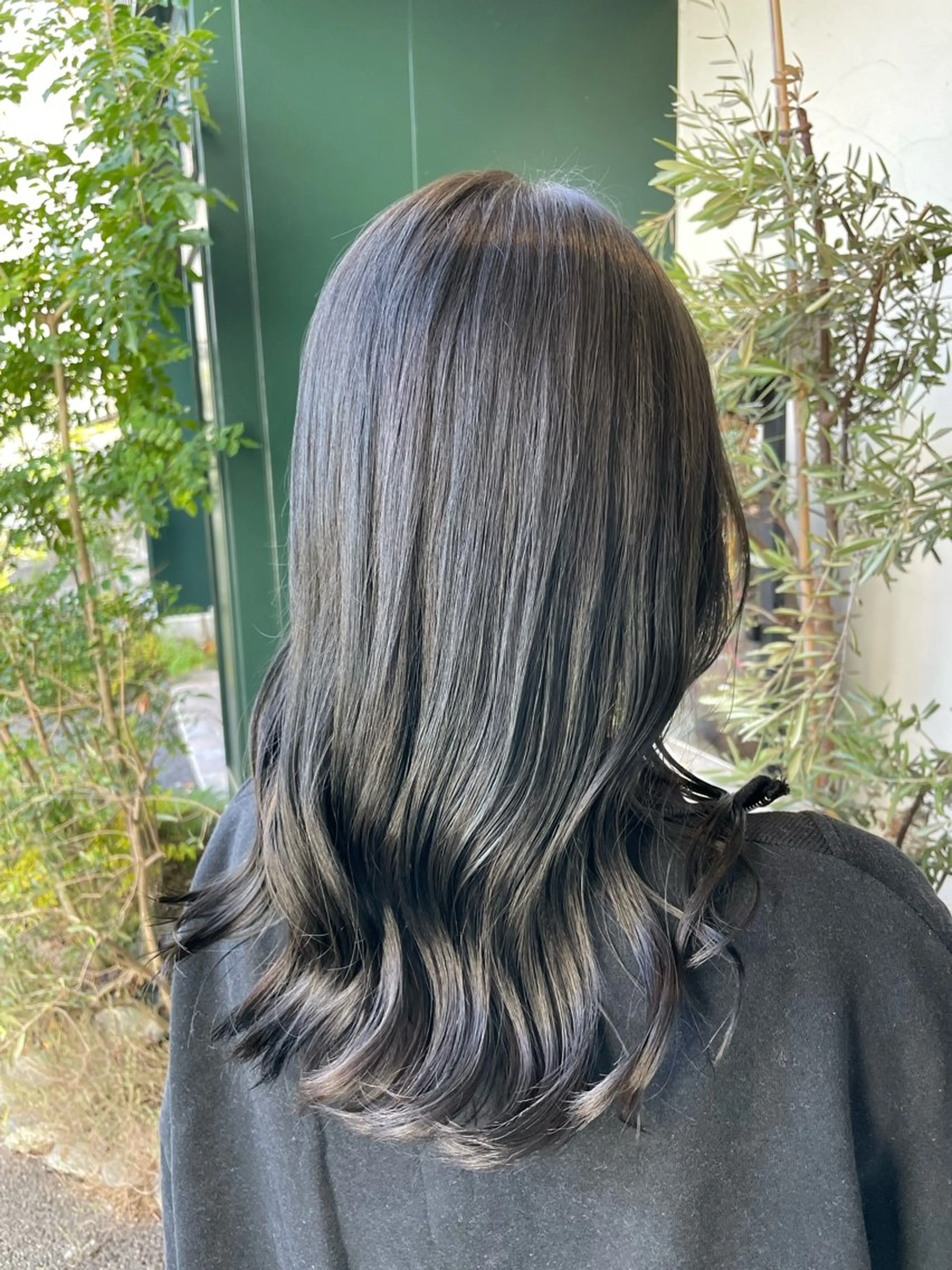 セミロング カラー グレージュ オリーブグレージュ オリーブグレー 山下 襟華のヘアスタイル