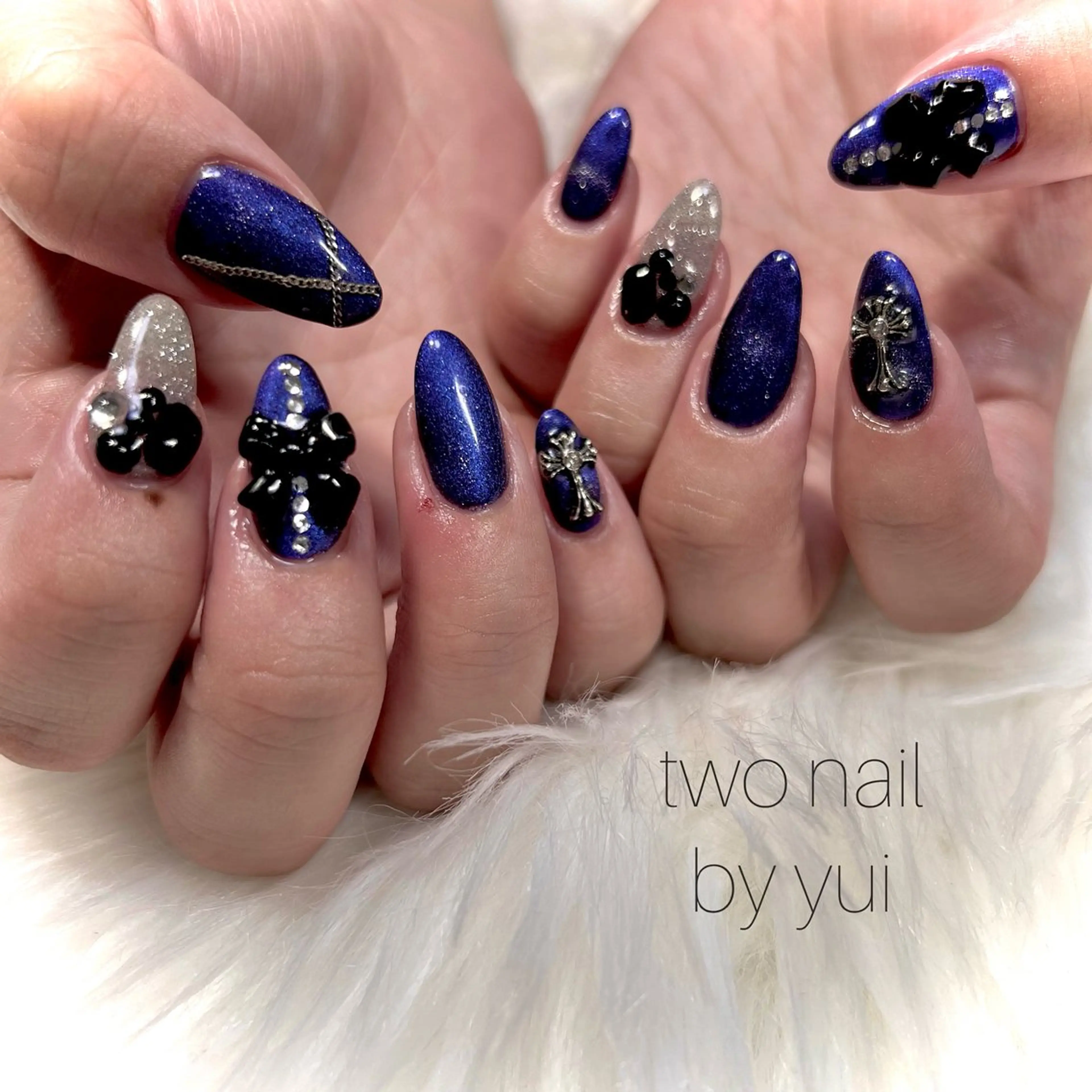 ネイル キラキラネイル マグネットネイル ネイルチップ ホワイト ハンドネイル two nailのネイルデザイン