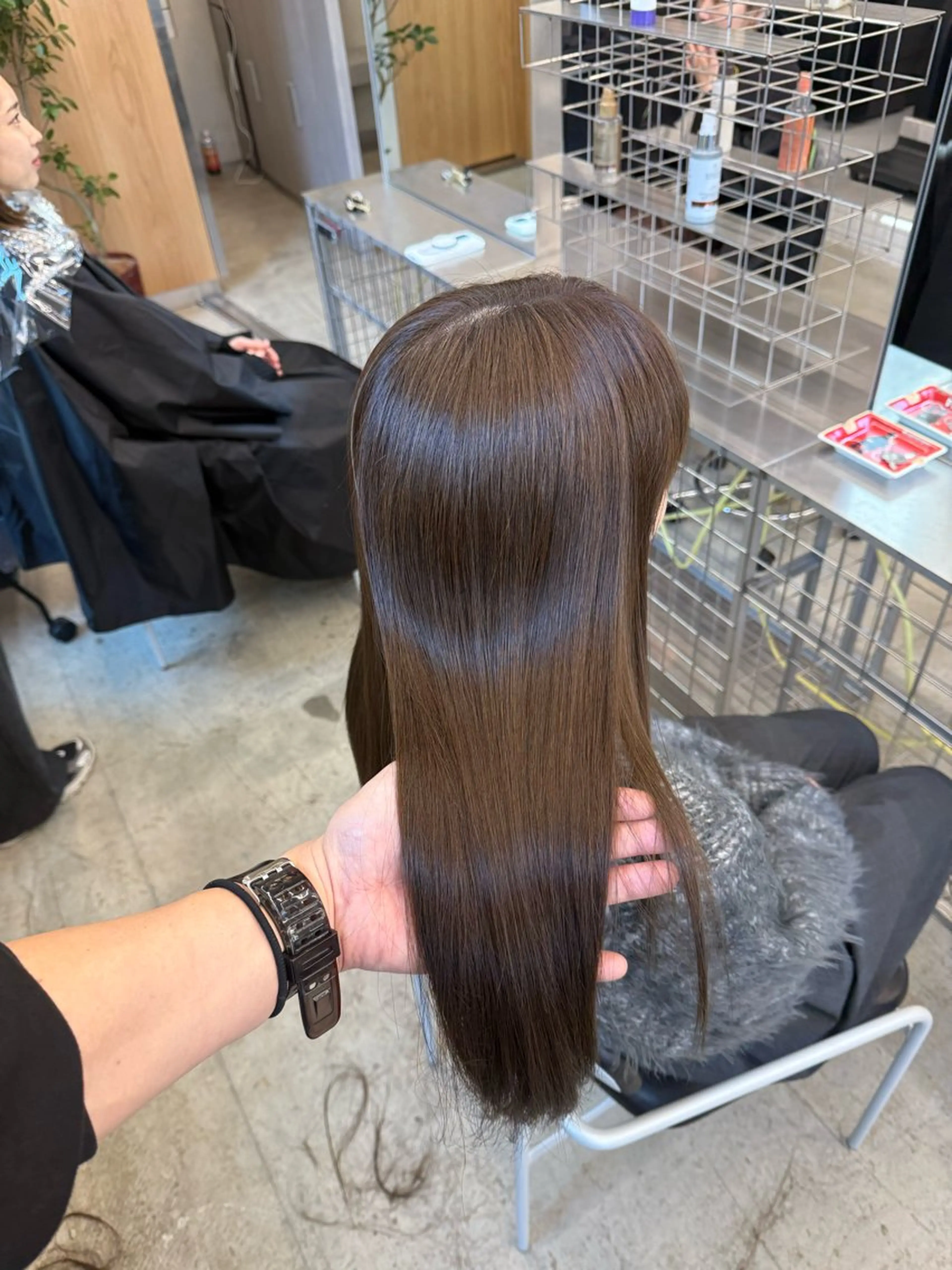 ロング カラー ロングレイヤー アッシュ ベージュカラー ブリーチ 透明感カラー カット ヘアカラー トリートメント 誰より丁寧なカット/ 小林輝/レイヤーのヘアスタイル