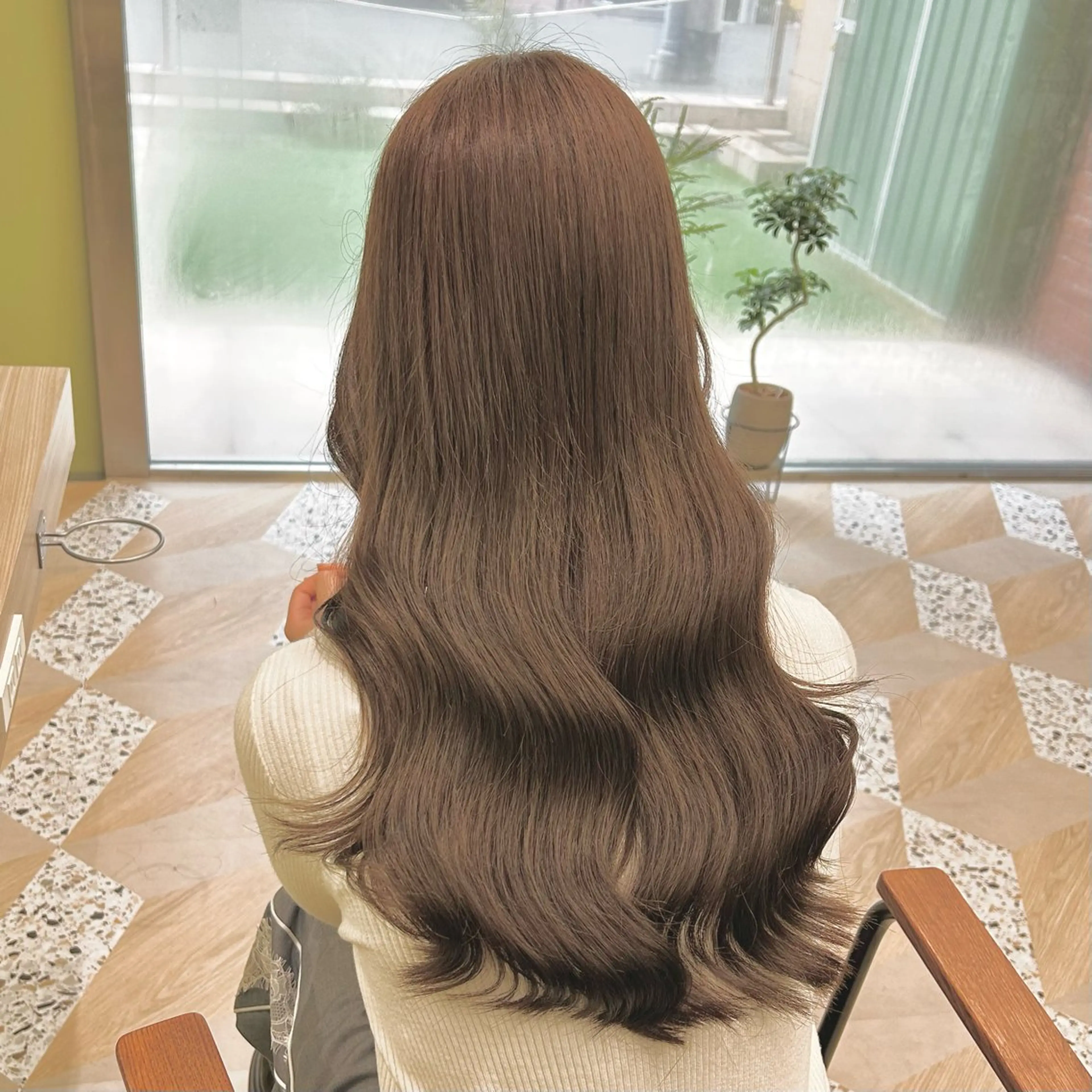 ロング カラー ベージュカラー ブリーチ ブラウンカラー ショコラベージュ 透明感カラー カット ヘアカラー トリートメント ブリーチなしベージュ /ヘアセット/ミユのヘアスタイル