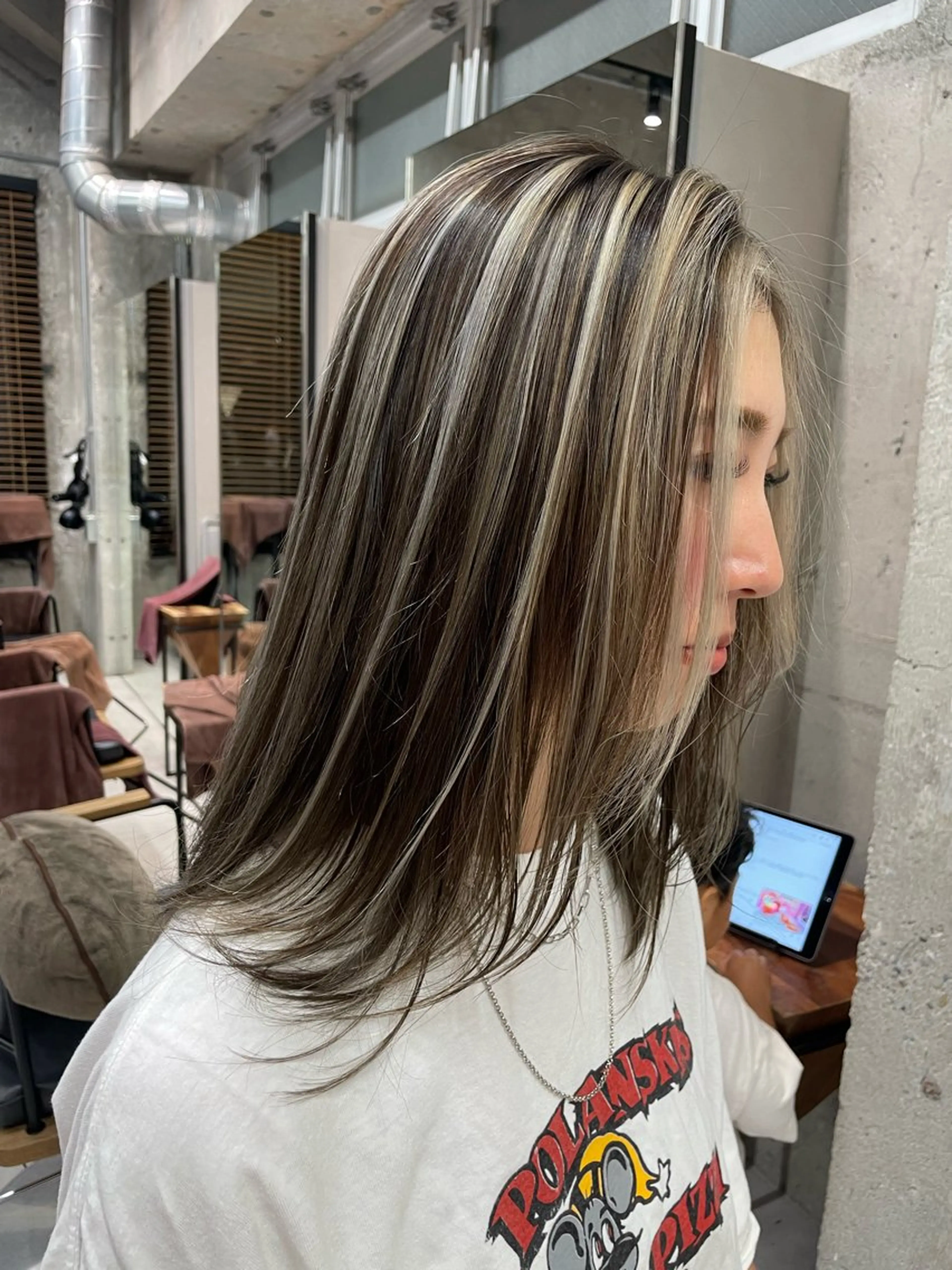 セミロング ハイライト 🫧ハイライトカラー 🫧 𝓜𝓘𝓤のヘアスタイル