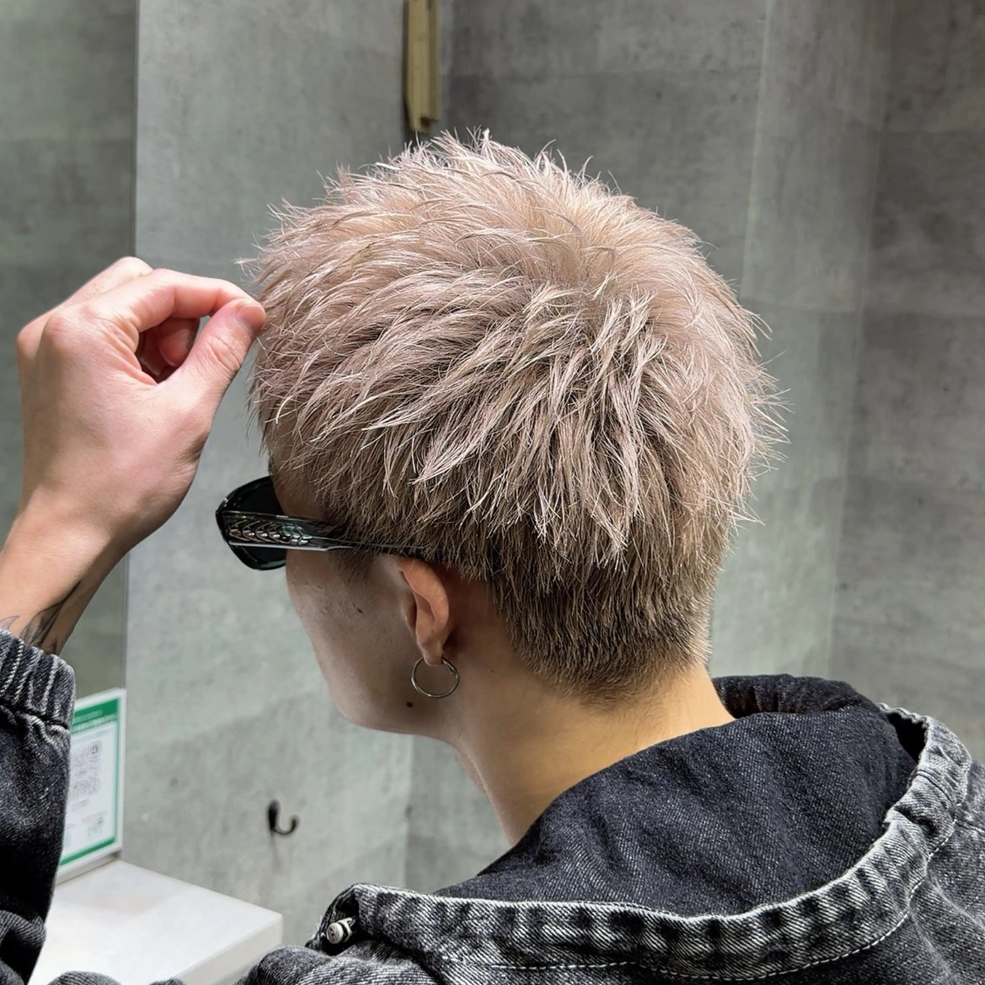 ショート カラー メンズ メンズブリーチ ベージュカラー ブリーチ ホワイトベージュ カット NOVA天王寺 武元　裕聖のヘアスタイル