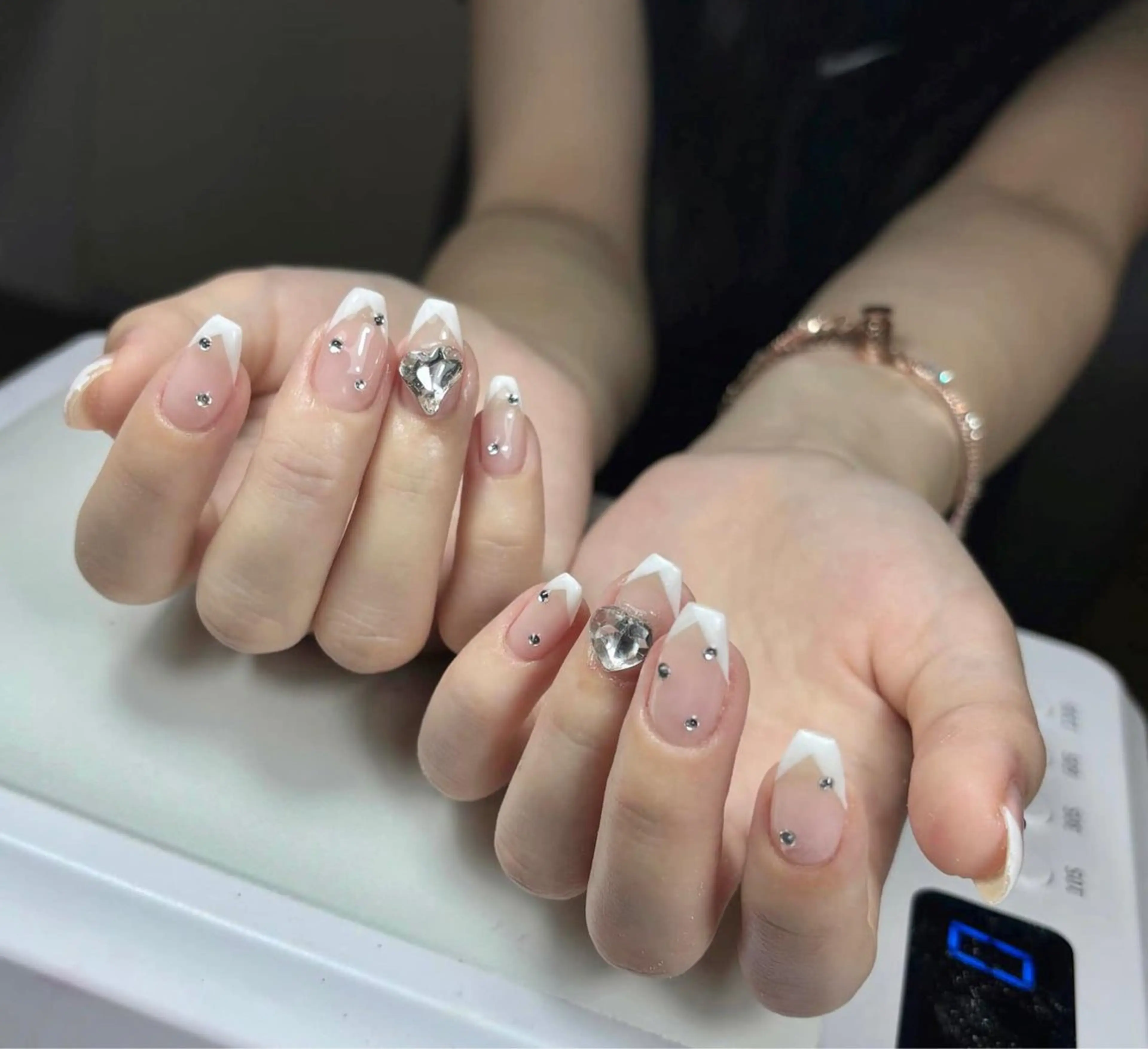 ネイル チークネイル フレンチネイル グラデーション 韓国ネイル マグネットネイル Hana Nailのネイルデザイン