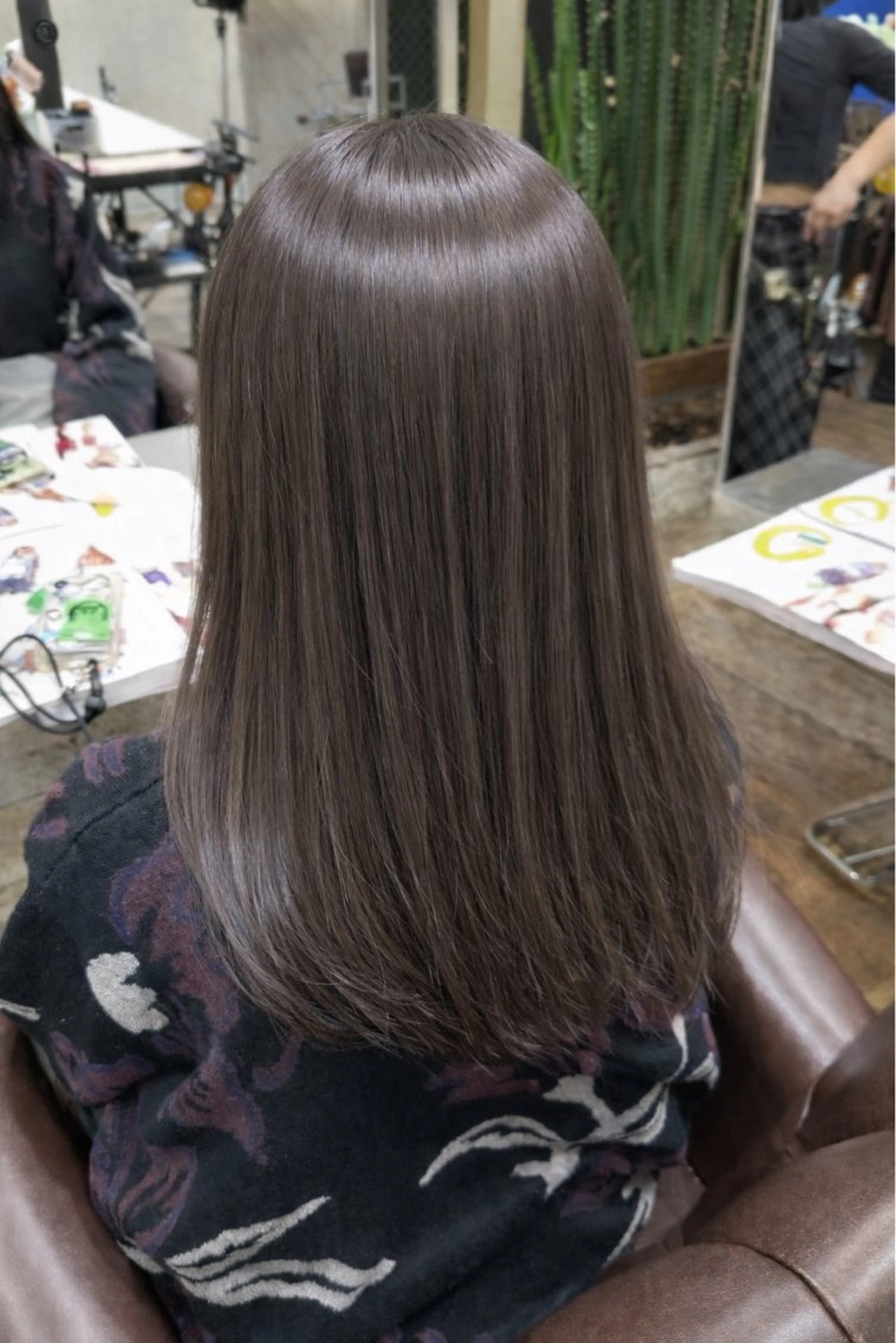 セミロング ヘアカラー 新屋敷 拓大のヘアスタイル