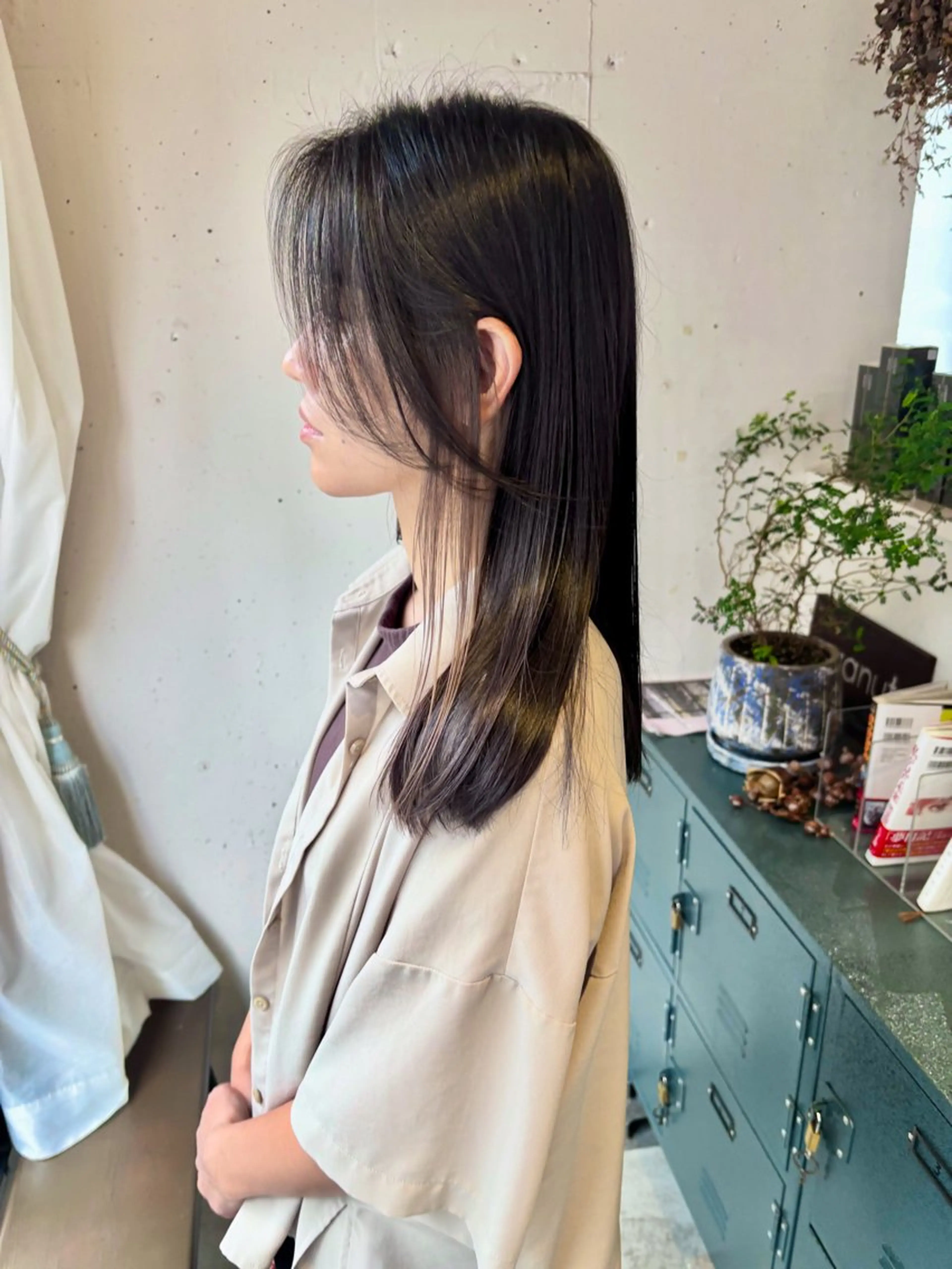 セミロング カラー イヤリングカラー グレージュ ヘアカラー 🍒サクラ🍒 /透明感カラー/艶髪のヘアスタイル