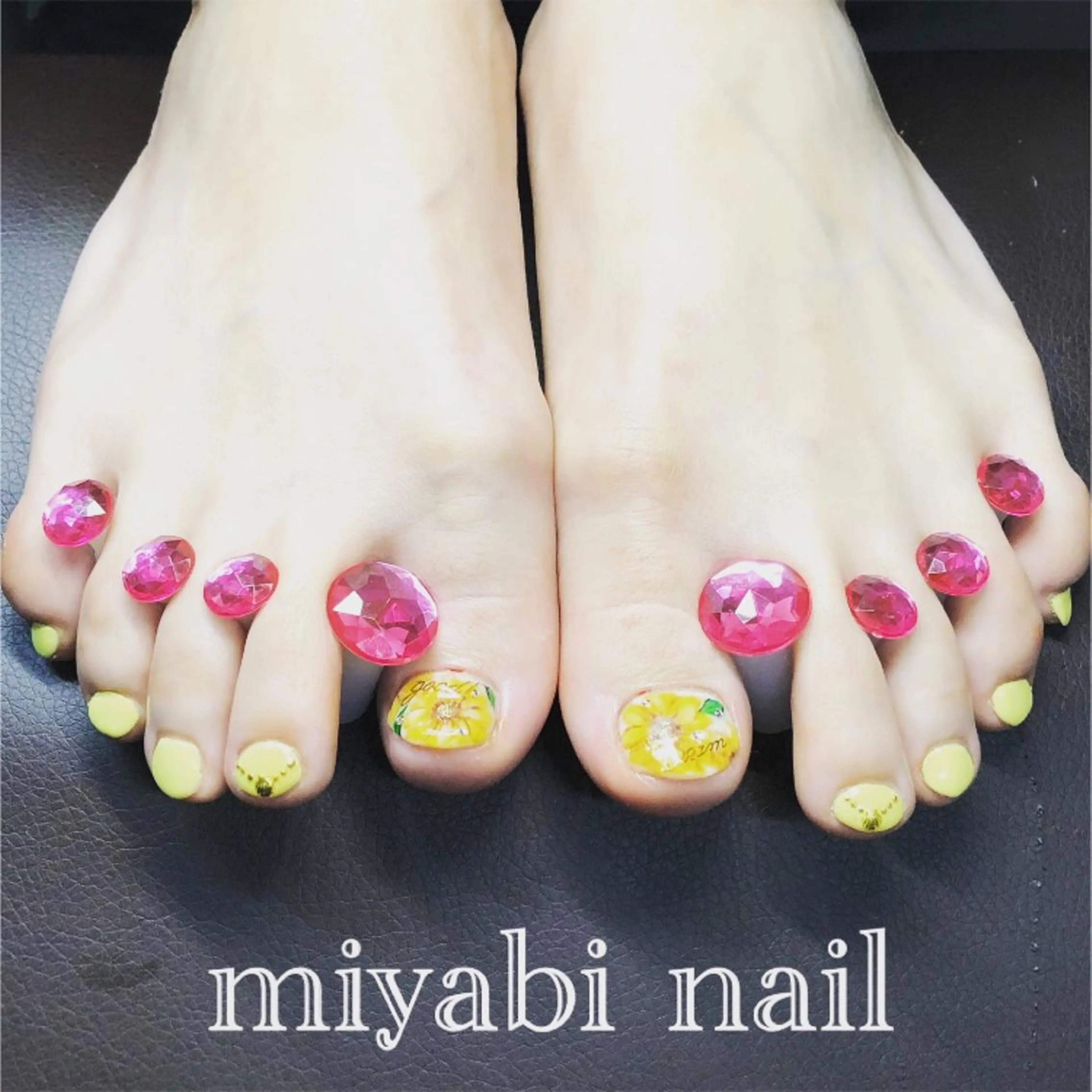 ネイル アートネイル フットネイル ジェルネイル miyabi nail 桂川駅近くのネイルデザイン
