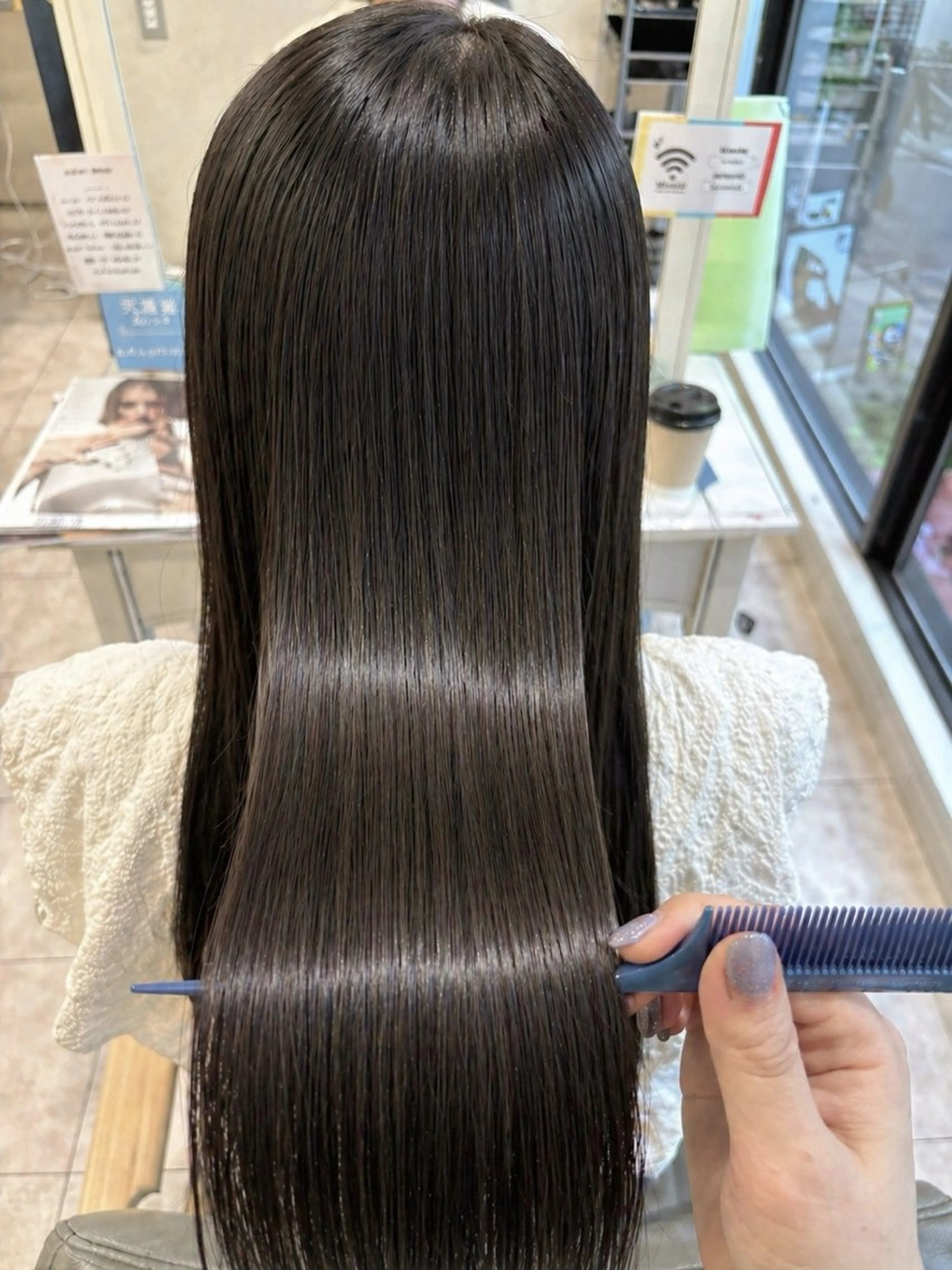 ロング パーマ 縮毛矯正 一目惚れ艶ハイトーン バンド/しほのヘアスタイル