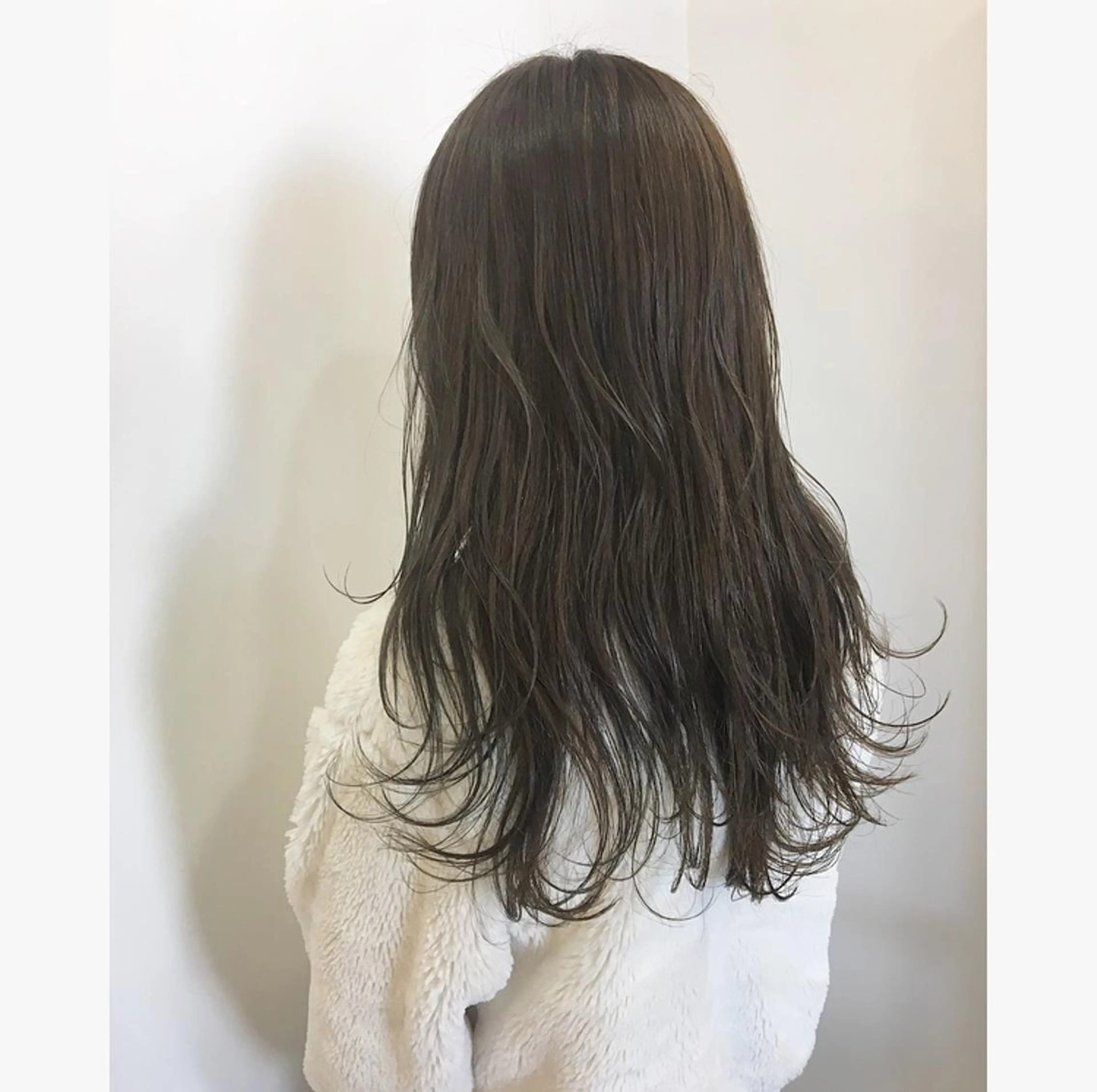 セミロング カラー アッシュ バイオレットカラー ヘアカラー 鈴木 翔梧のヘアスタイル