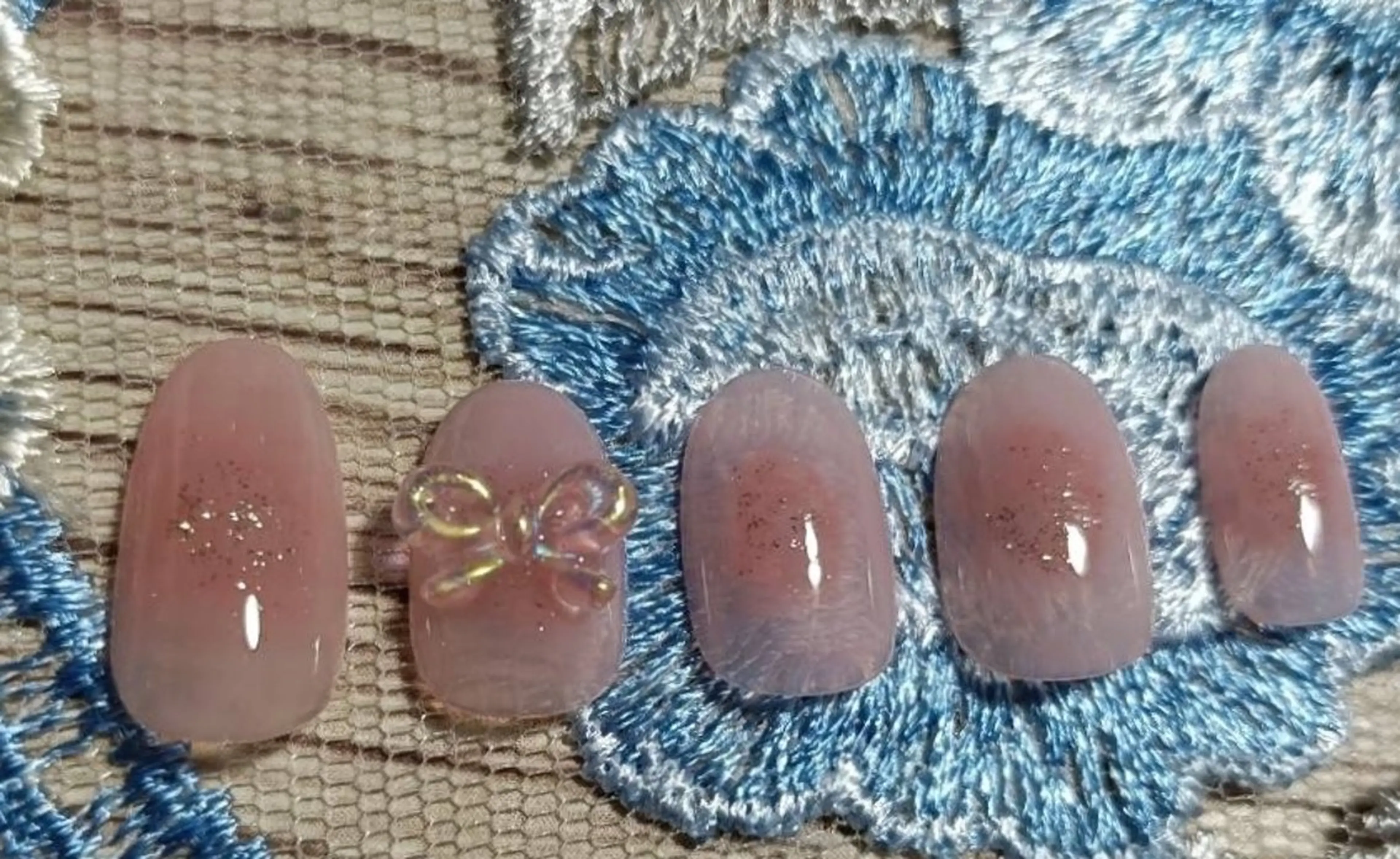 お得🉐ハンドネイル　パーツ付け放題４本まで　カラー自由（ワンカラー）　メンズOKの写真