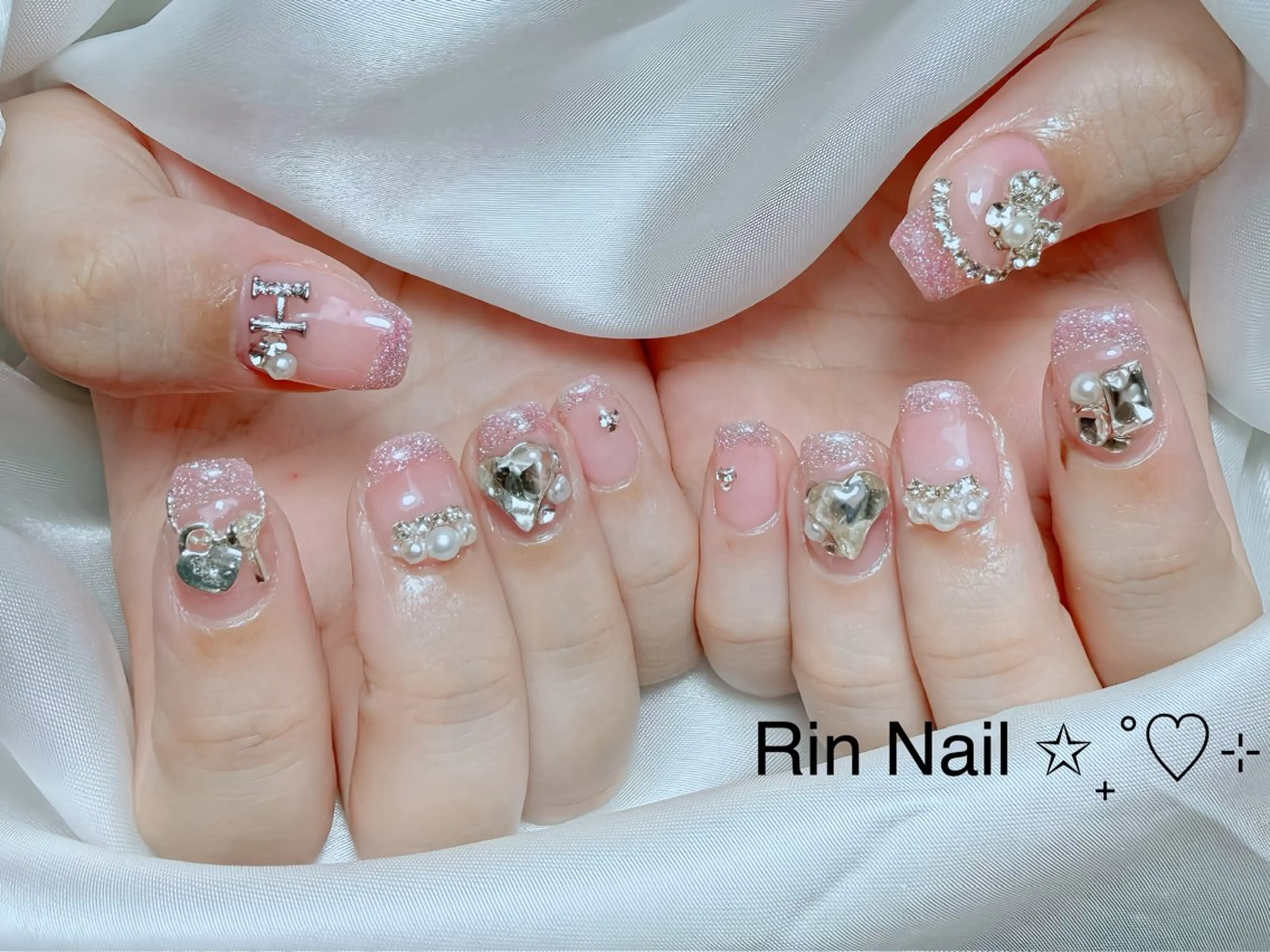 ネイル 成人式 ロングネイル ネイルチップ ハンドネイル Rin Nail 新大久保店のネイルデザイン