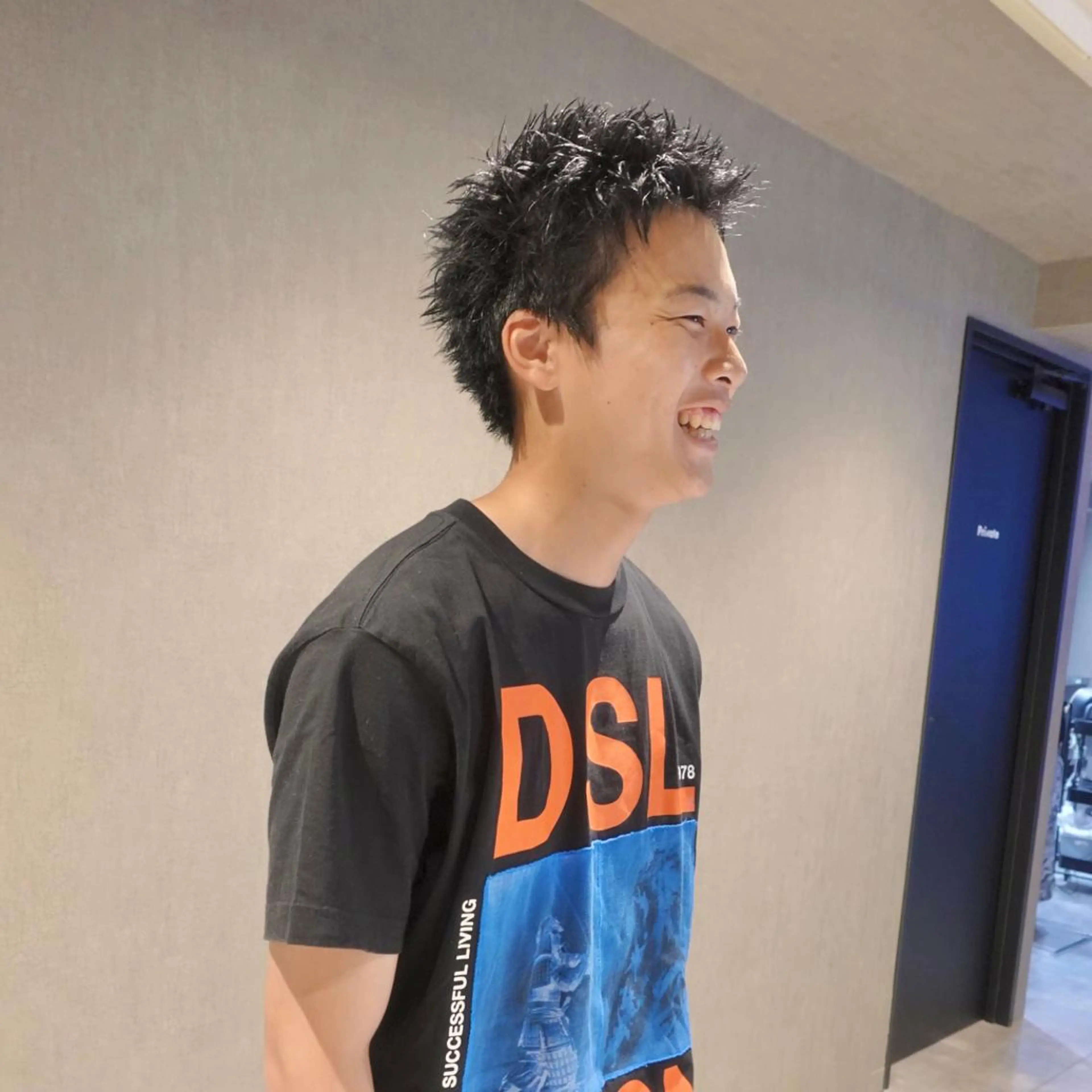 メンズ スパイキーショート 刈り上げ カット ヨシカワ タツキのヘアスタイル