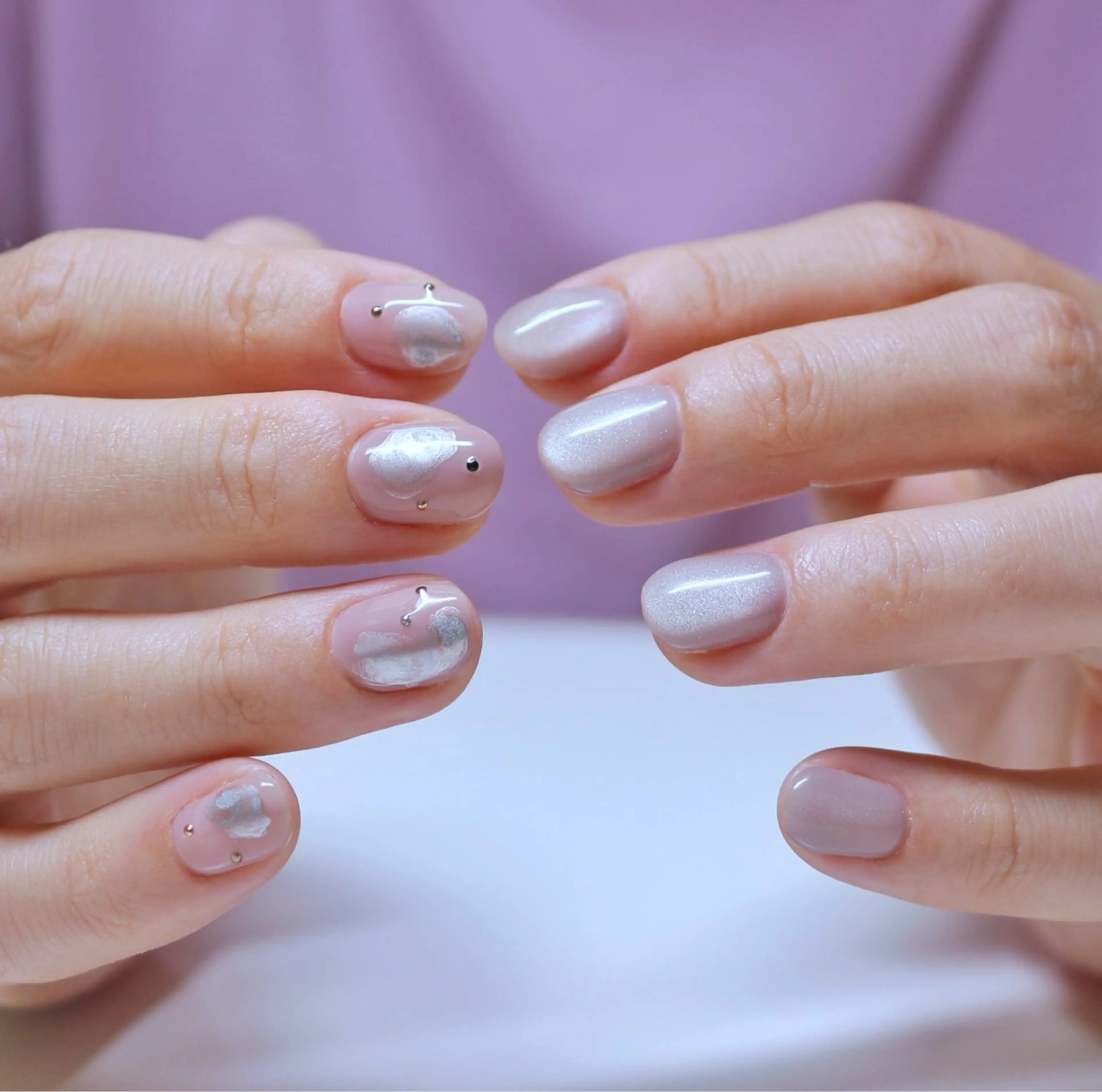 ネイル 韓国ネイル マグネットネイル ニュアンスネイル シルバー ワンホンネイル ハンドネイル Baku Nailsのネイルデザイン
