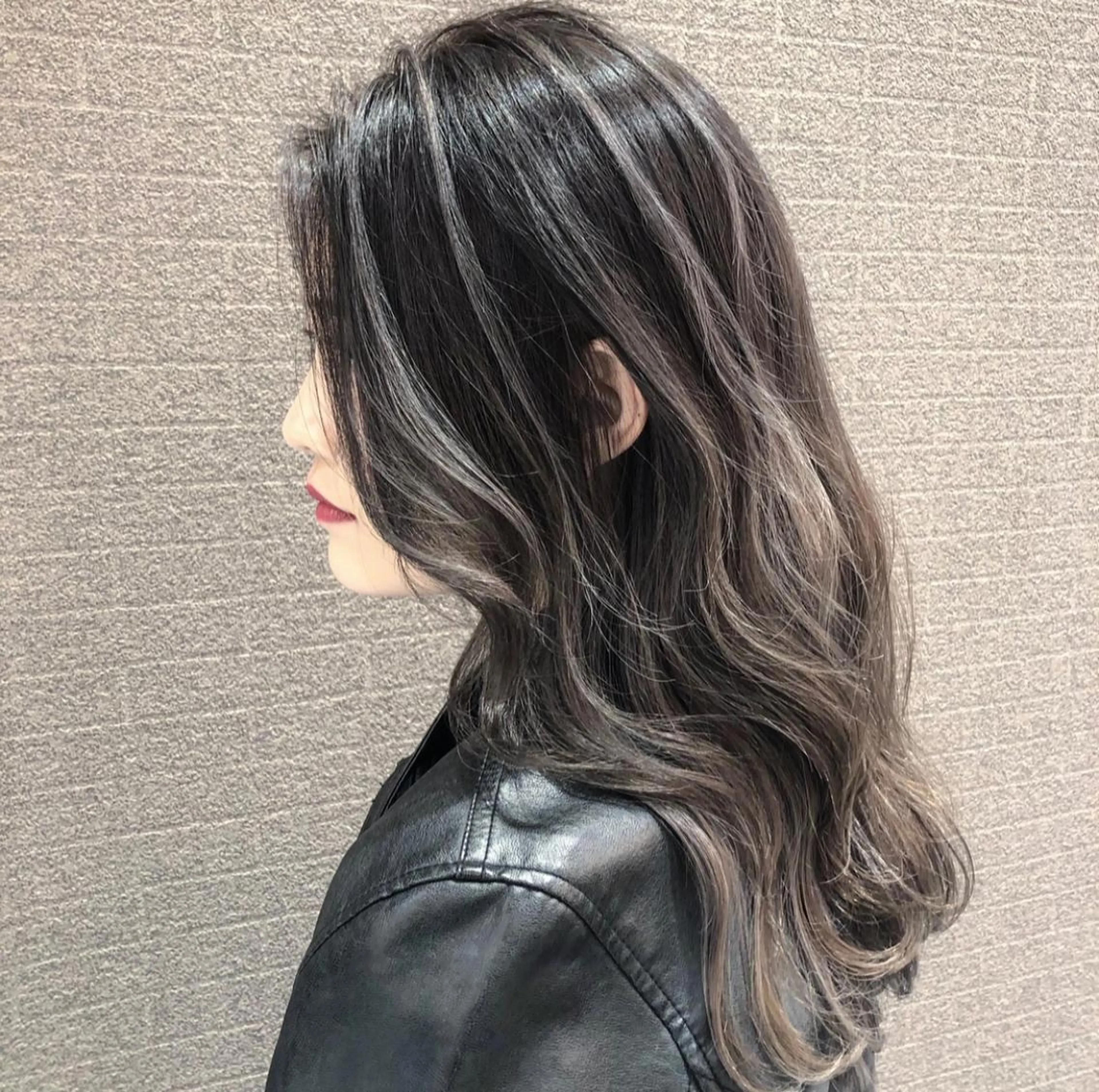 セミロング カラー ヘアアレンジ バレイヤージュ デザインカラー ハイライトカラー ハイライト レイヤーカット アンドウ ユウ/ レイヤーカット/韓国のヘアスタイル