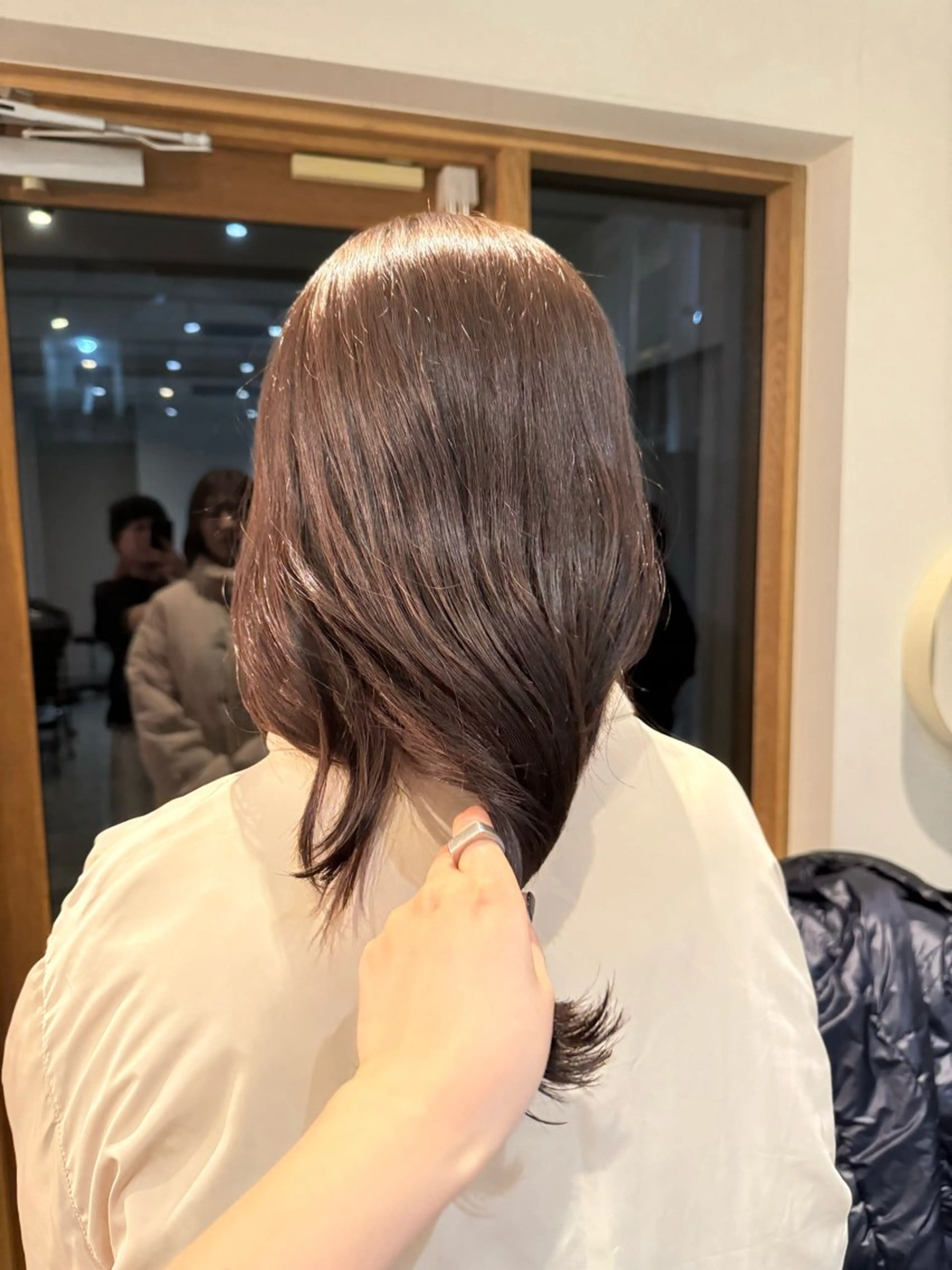 セミロング カラー hina 🛋️ブリーチカラーのヘアスタイル