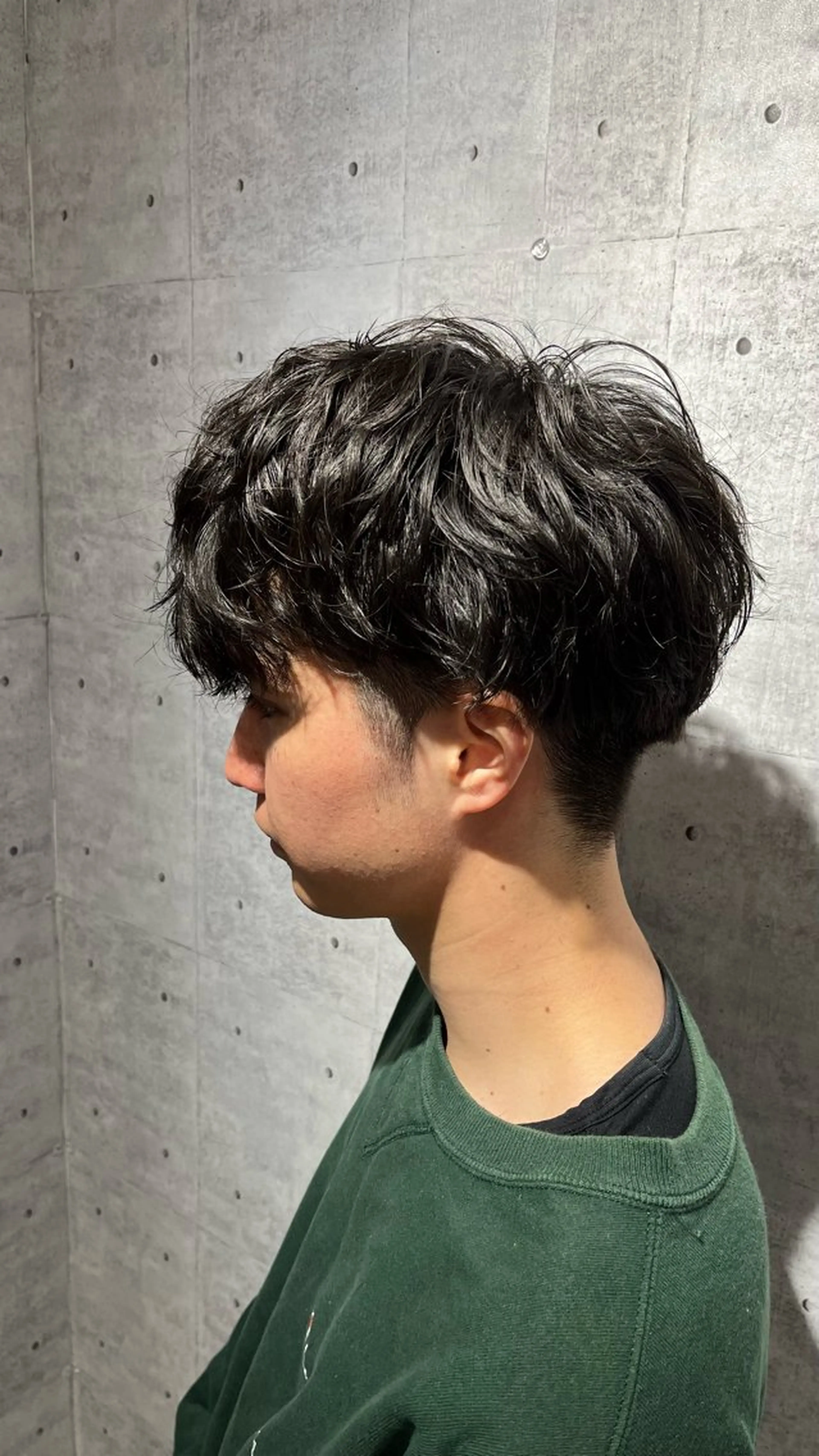 パーマ メンズ メンズブリーチ センターパート フェードカット マッシュ メンズパーマ カット パーマ トリートメント ヘアセット 【メンズパーマ✨️ 髪質改善矯正】岩城のヘアスタイル