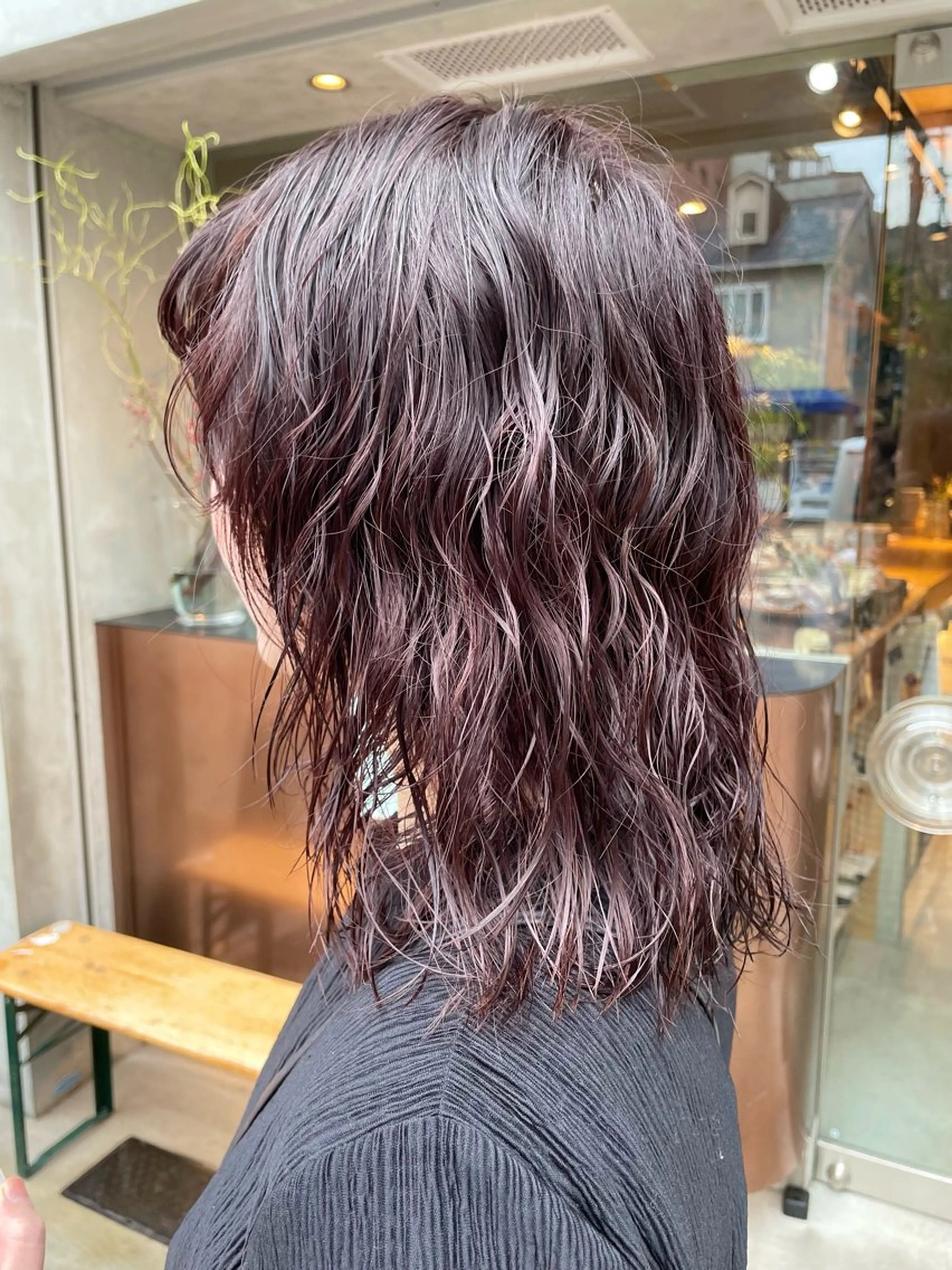 ミディアム カラー 岩渕 春菜のヘアスタイル