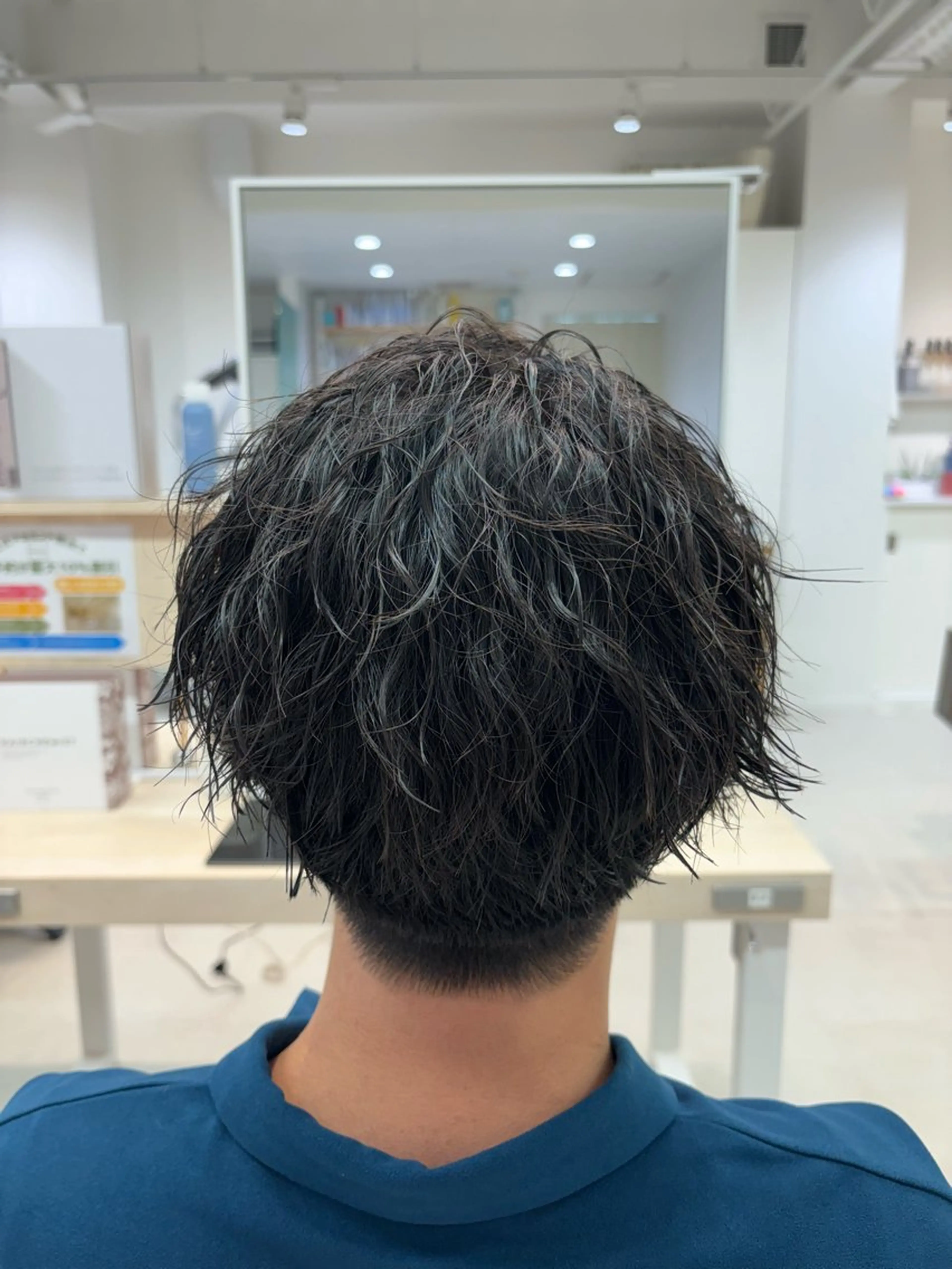 パーマ メンズ ビジネス メンズパーマ スペインカール 波巻きパーマ ニュアンスパーマ カット パーマ ニュアンスパーマ/ フェザー/マッシュのヘアスタイル