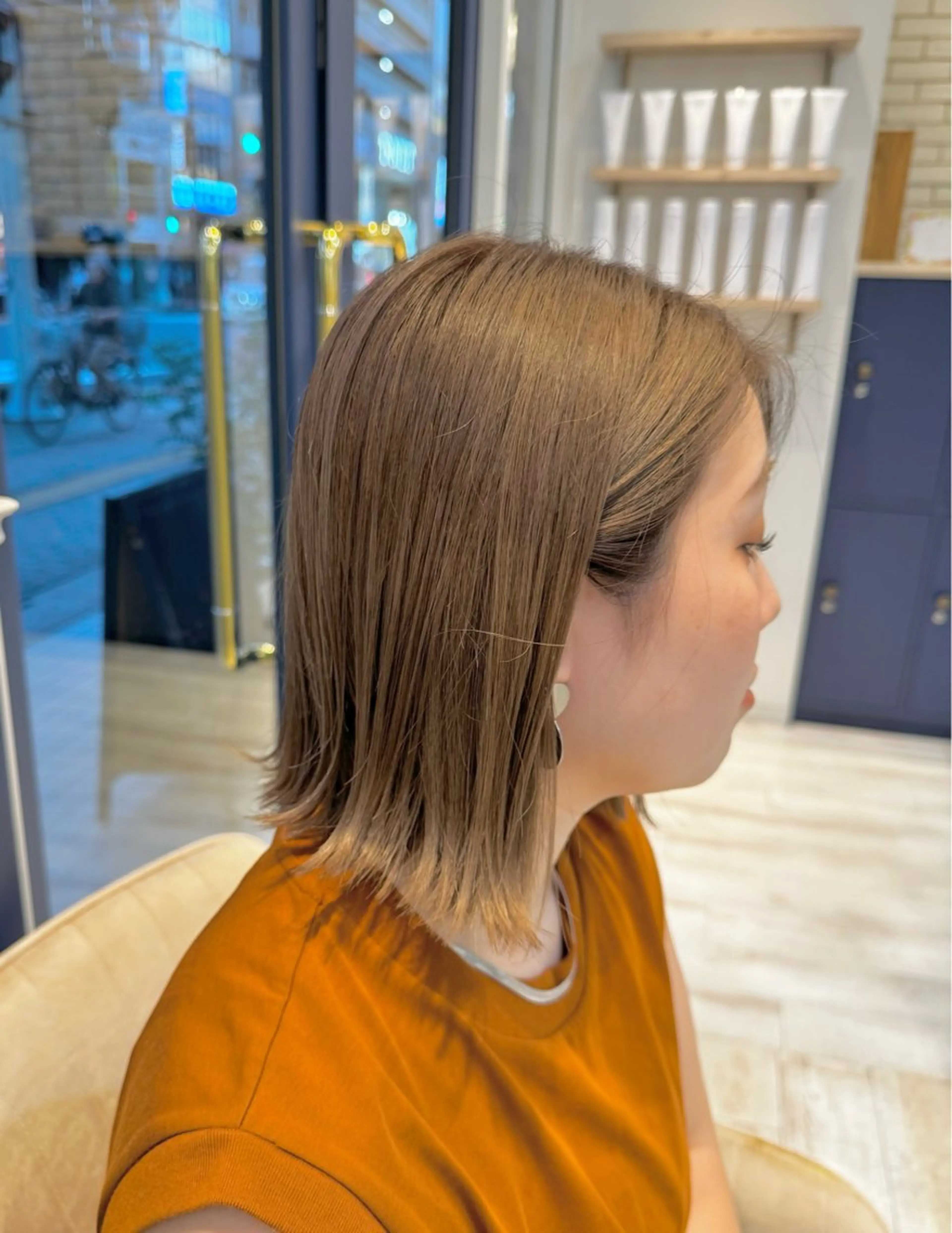 ミディアム カラー 外ハネヘア ヘアカラー 吉田 新平のヘアスタイル