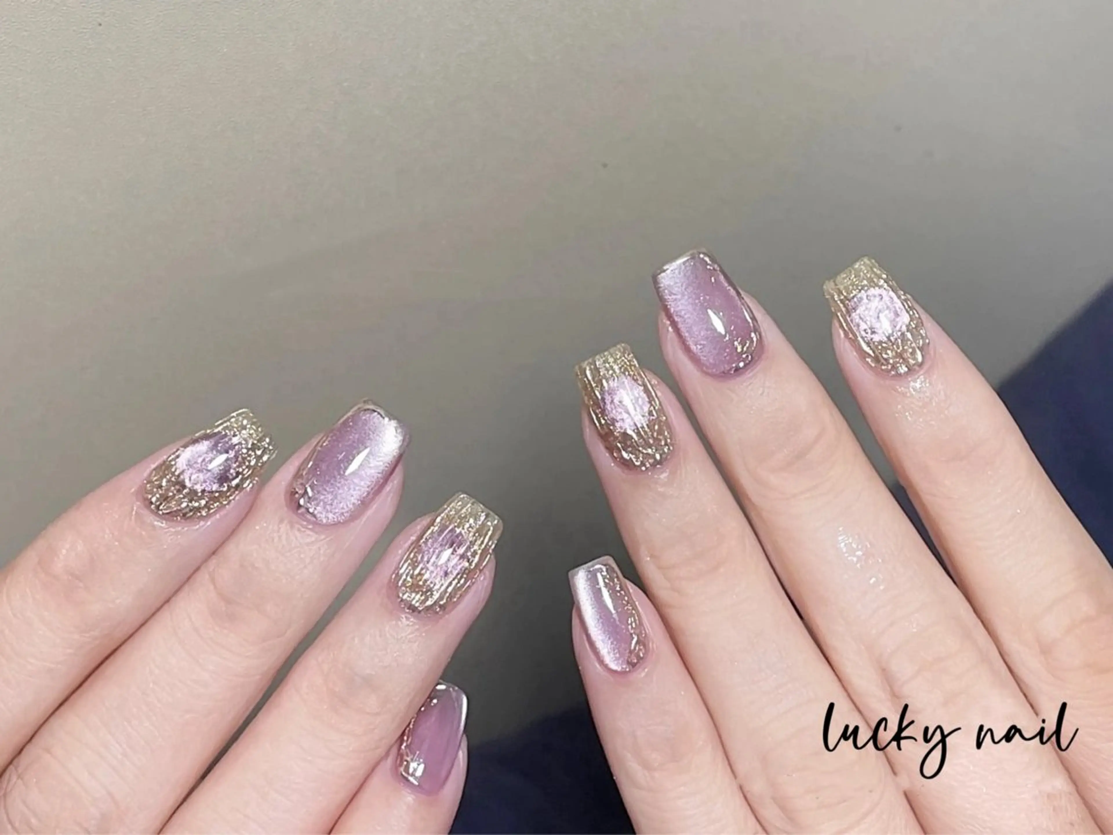 ネイル ブルー チークネイル 長さ出し ジェルネイル ゴールド ハンドネイル ハンドケア ラッキーネイルサロン 西川口東口店のネイルデザイン