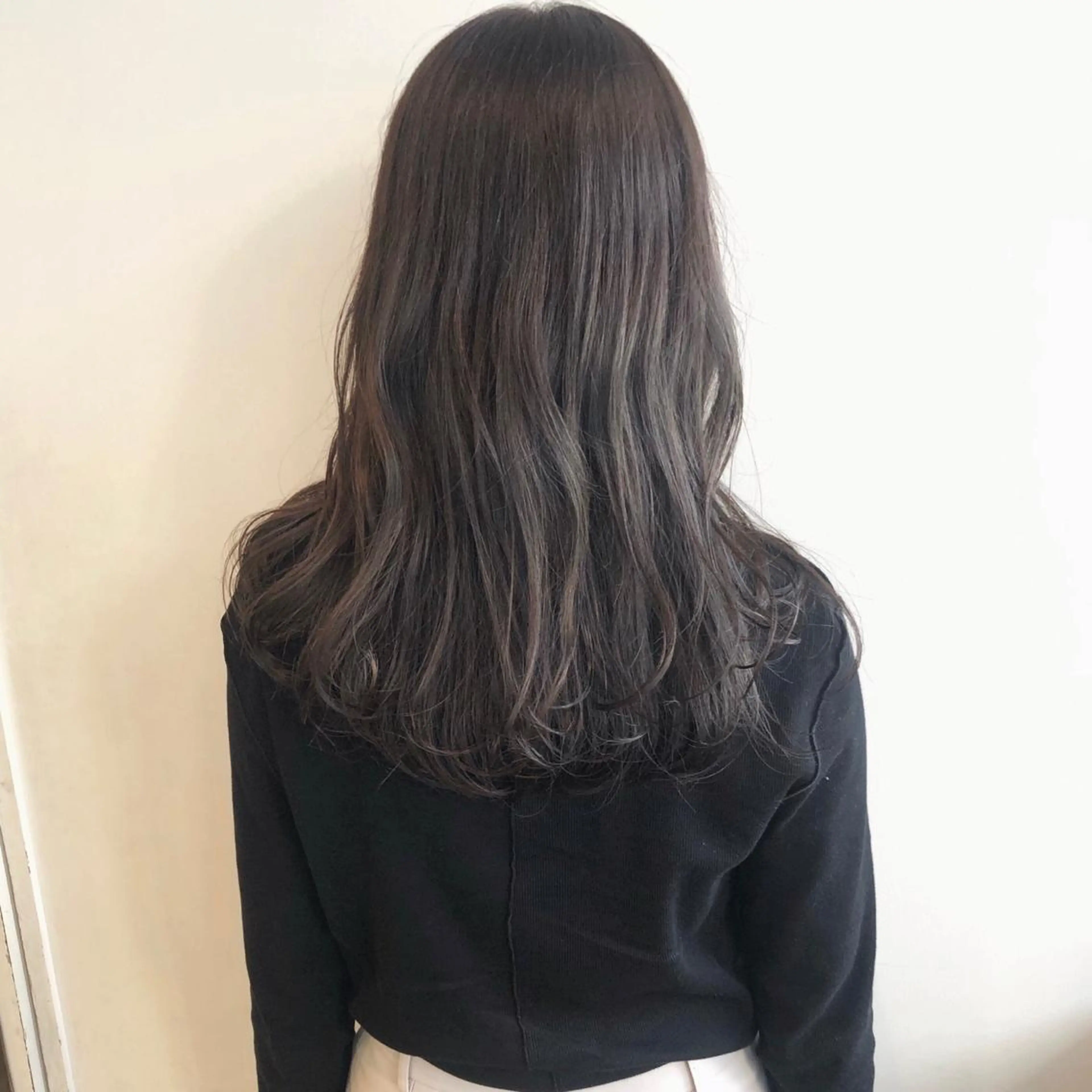 セミロング カラー カット ヘアカラー トリートメント MIOベージュカラー 柔らかいカラーのヘアスタイル