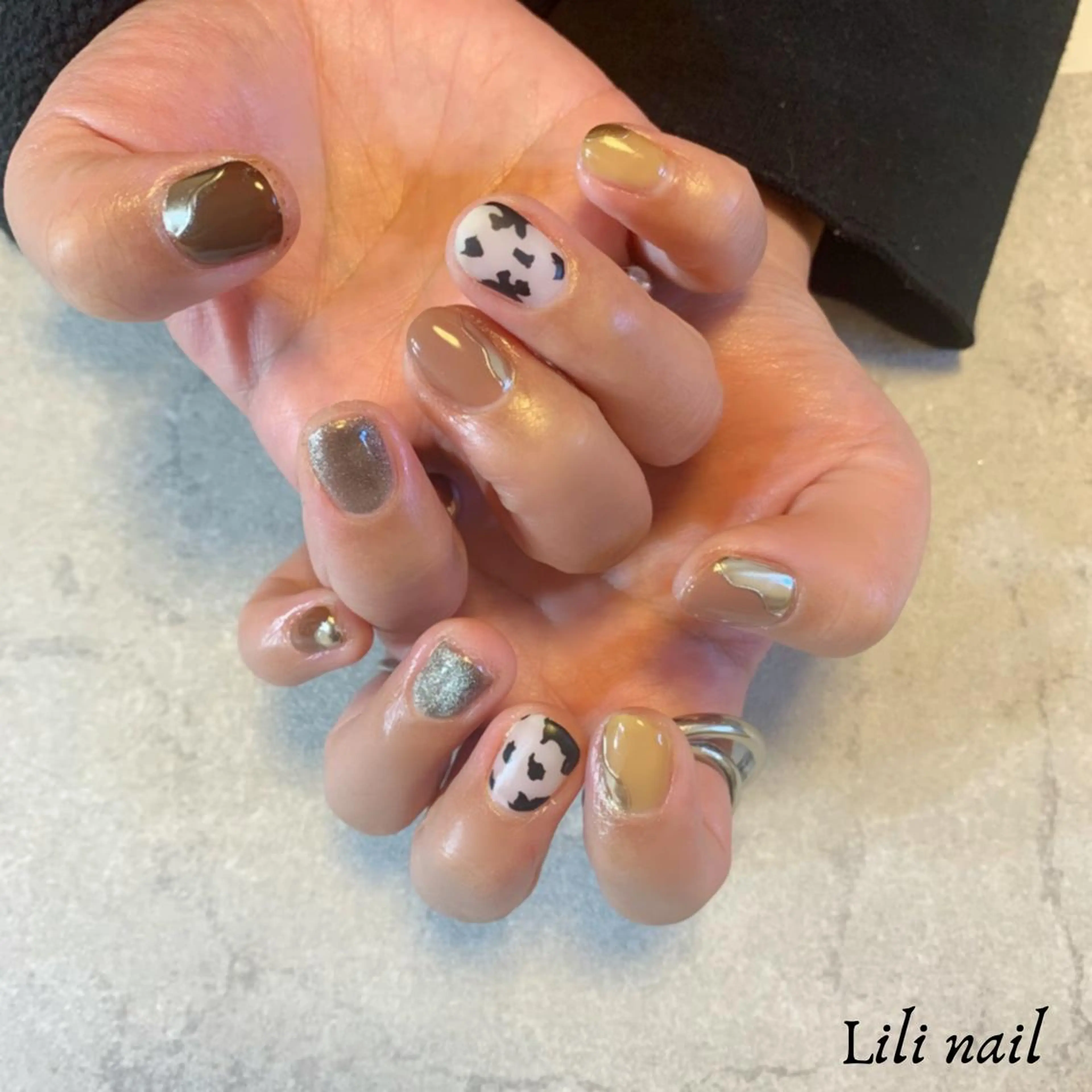 ショート ネイル マグネットネイル ハンドネイル Lilibeauty salonのネイルデザイン