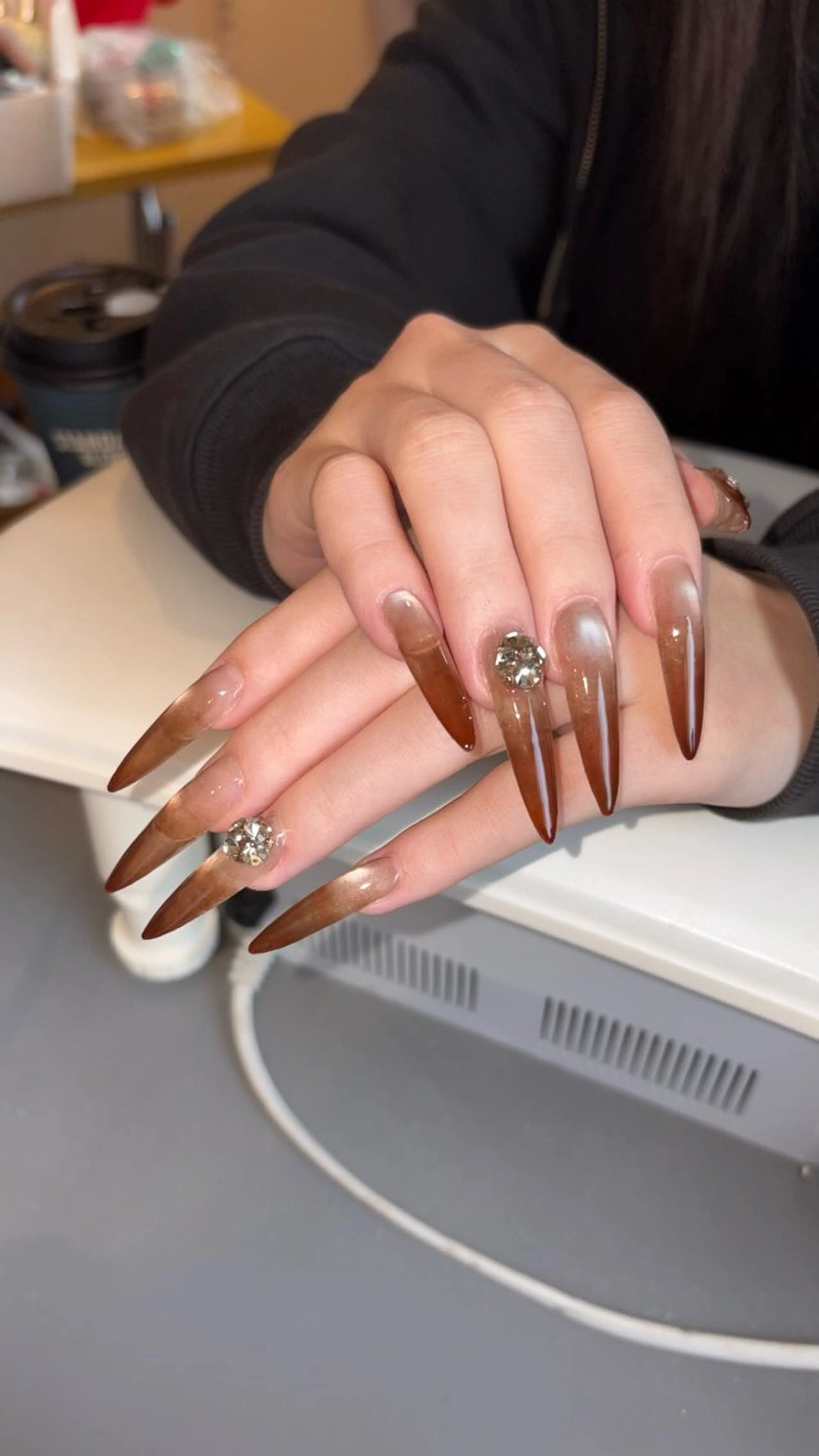 ネイル ブラウン 長さ出し グラデーション ロングネイル ハンドネイル Lily Nailのネイルデザイン