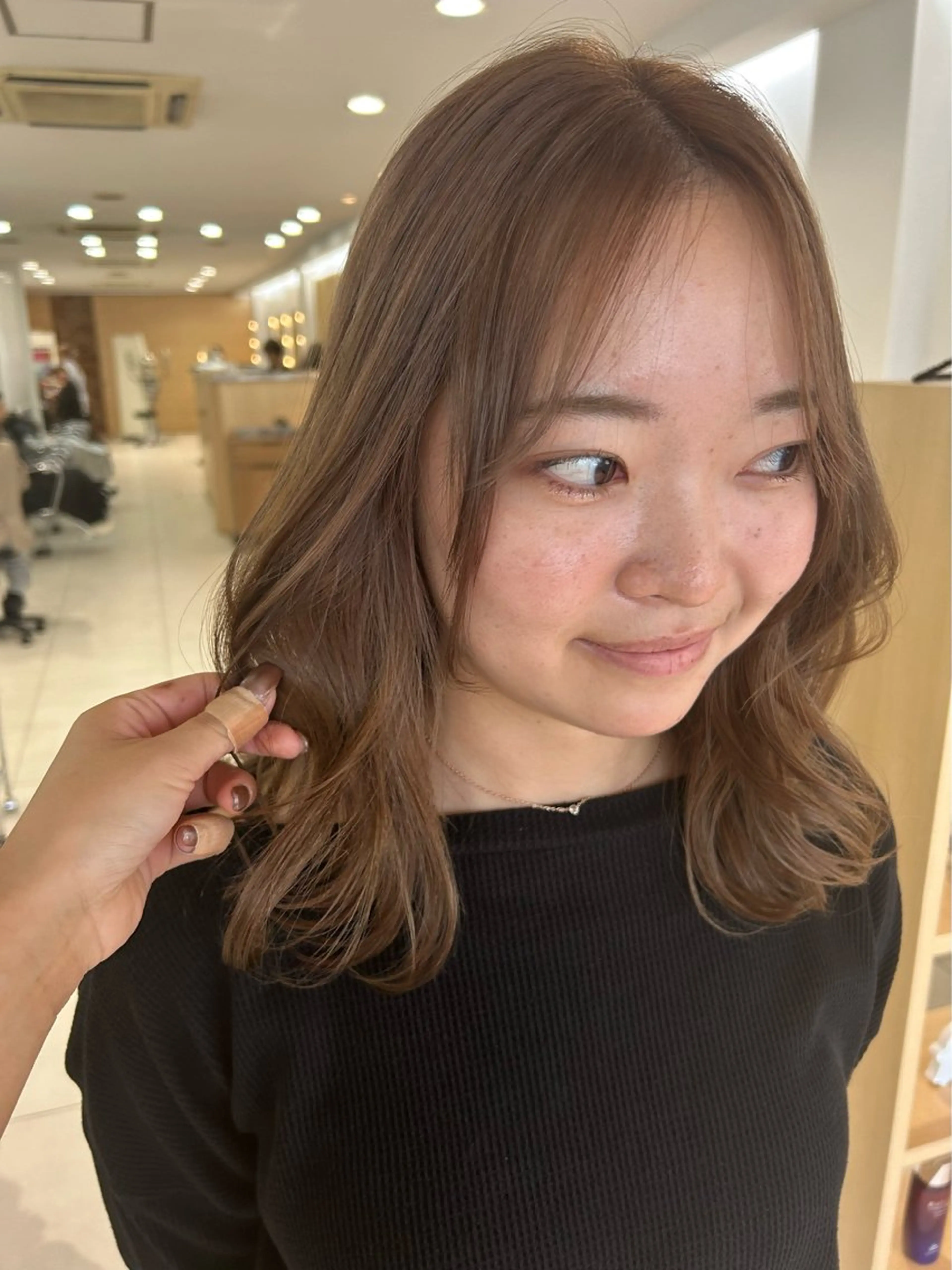 ロング 🍂透明感ベージュ カラー🍂森部杏菜のヘアスタイル