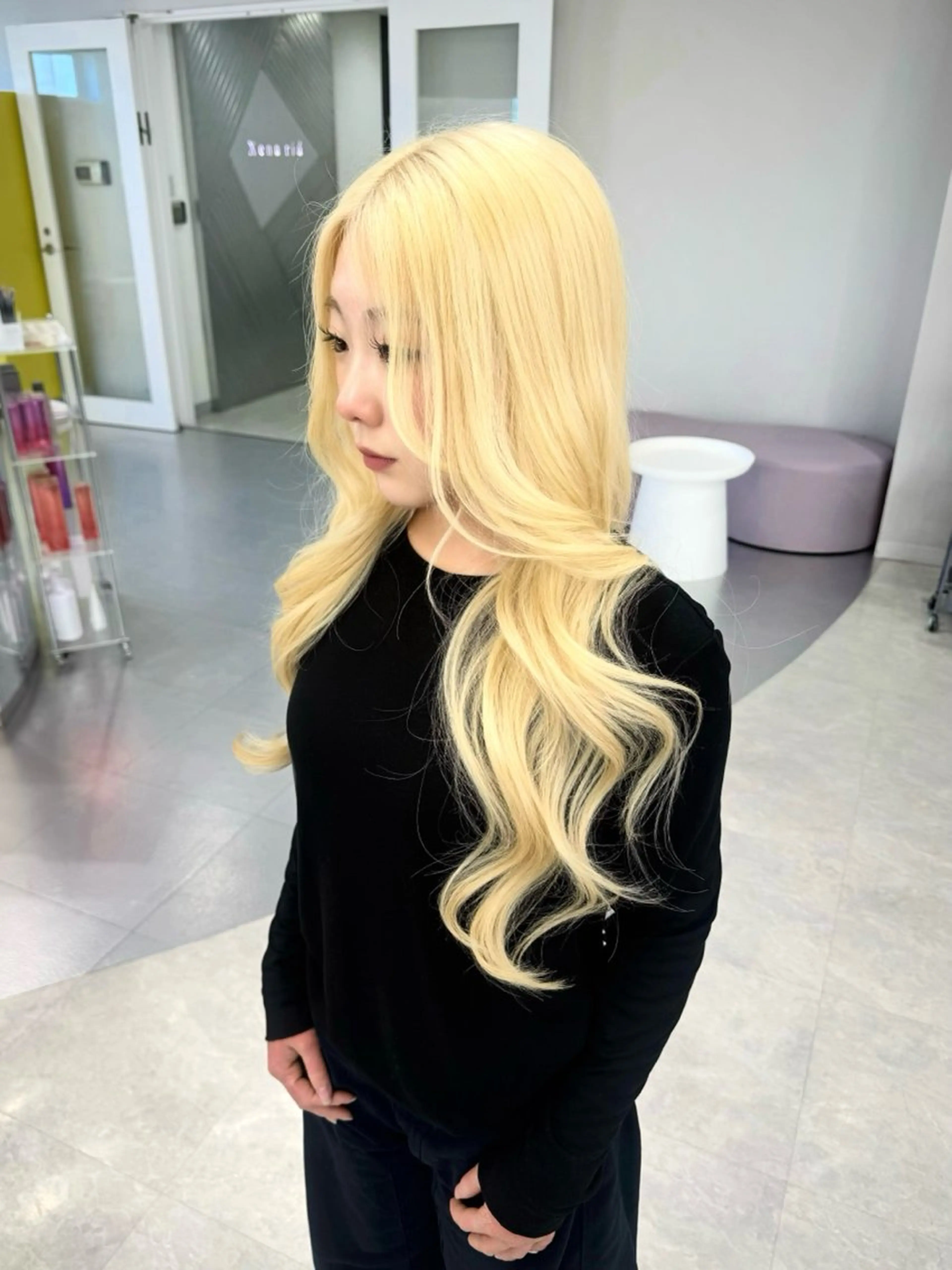 ロング カラー ブリーチ 抜きっぱなしブロンド ブロンド ケアブリーチ ヘアカラー RIHO🎀 名駅 ハイトーン×顔周りのヘアスタイル