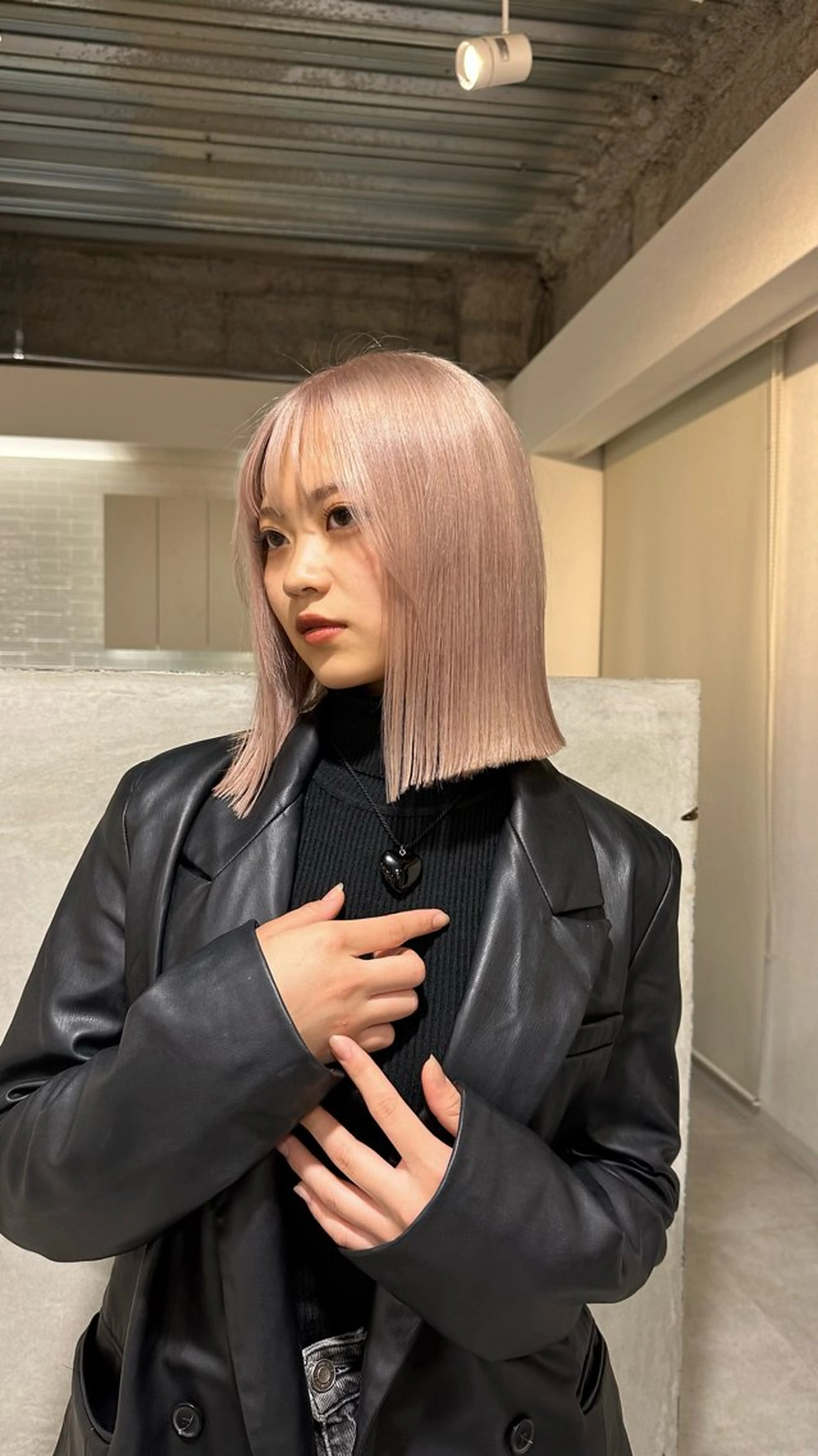 ショート カラー ベージュカラー ブリーチ ピンクカラー 木村 華菜のヘアスタイル