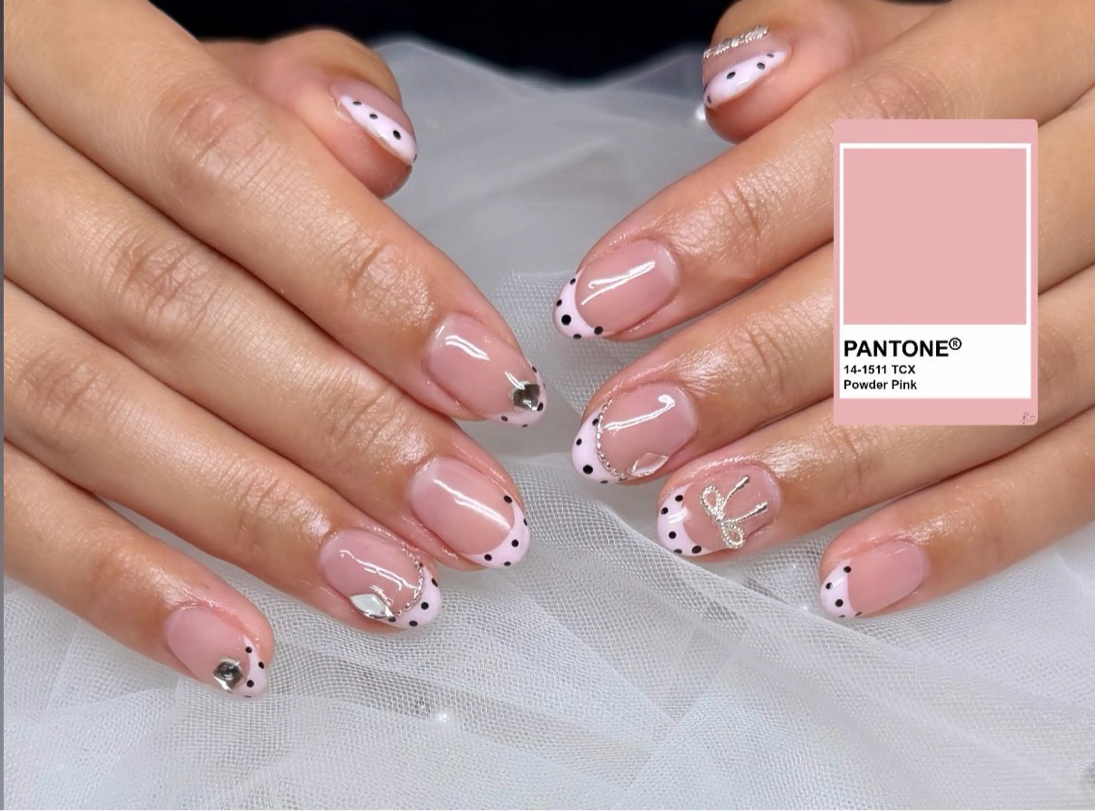 ネイル ドット フレンチネイル ハンドネイル HazeGrass NAILのネイルデザイン