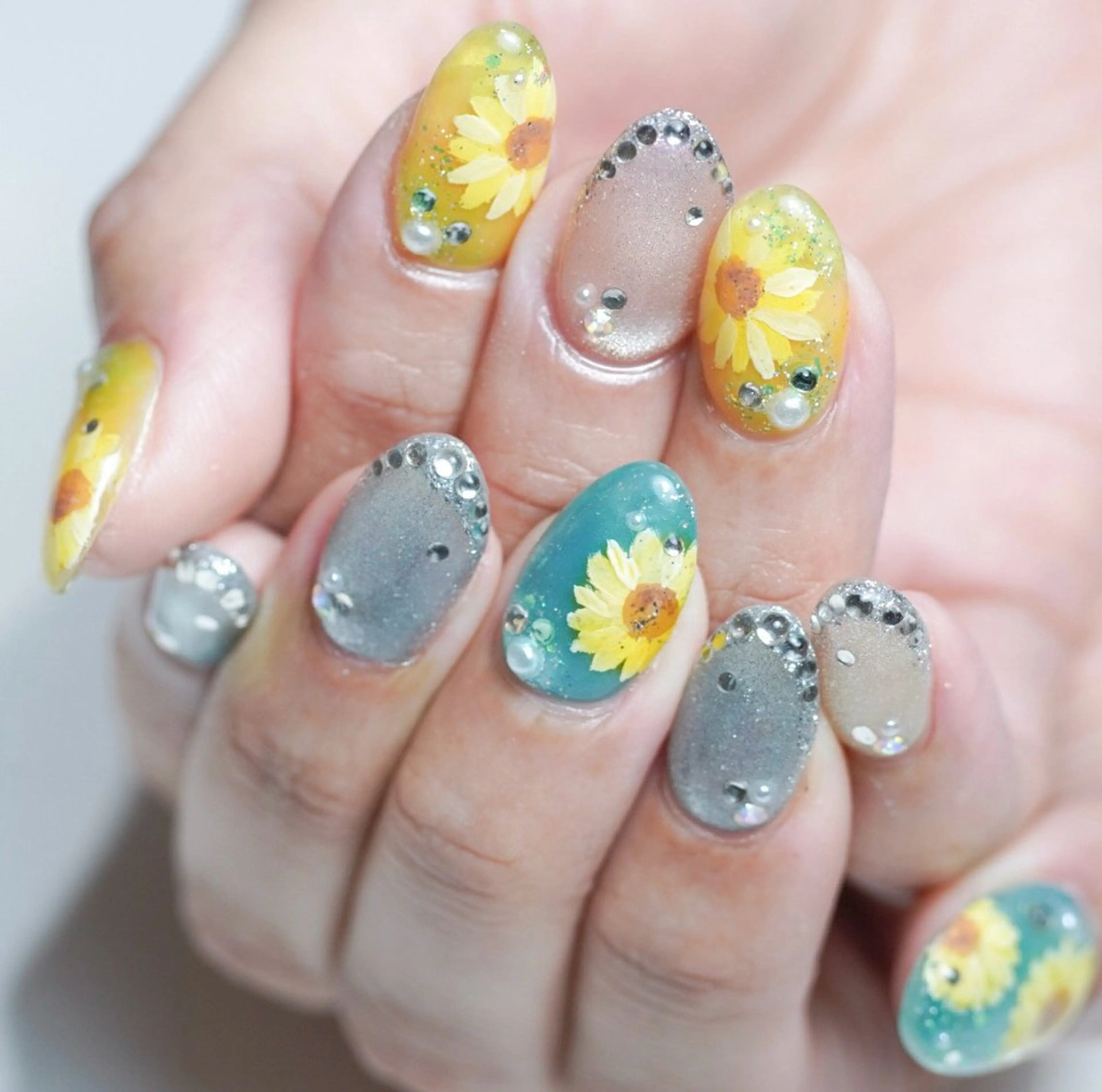 ミディアム ハンドネイル Re nailのネイルデザイン
