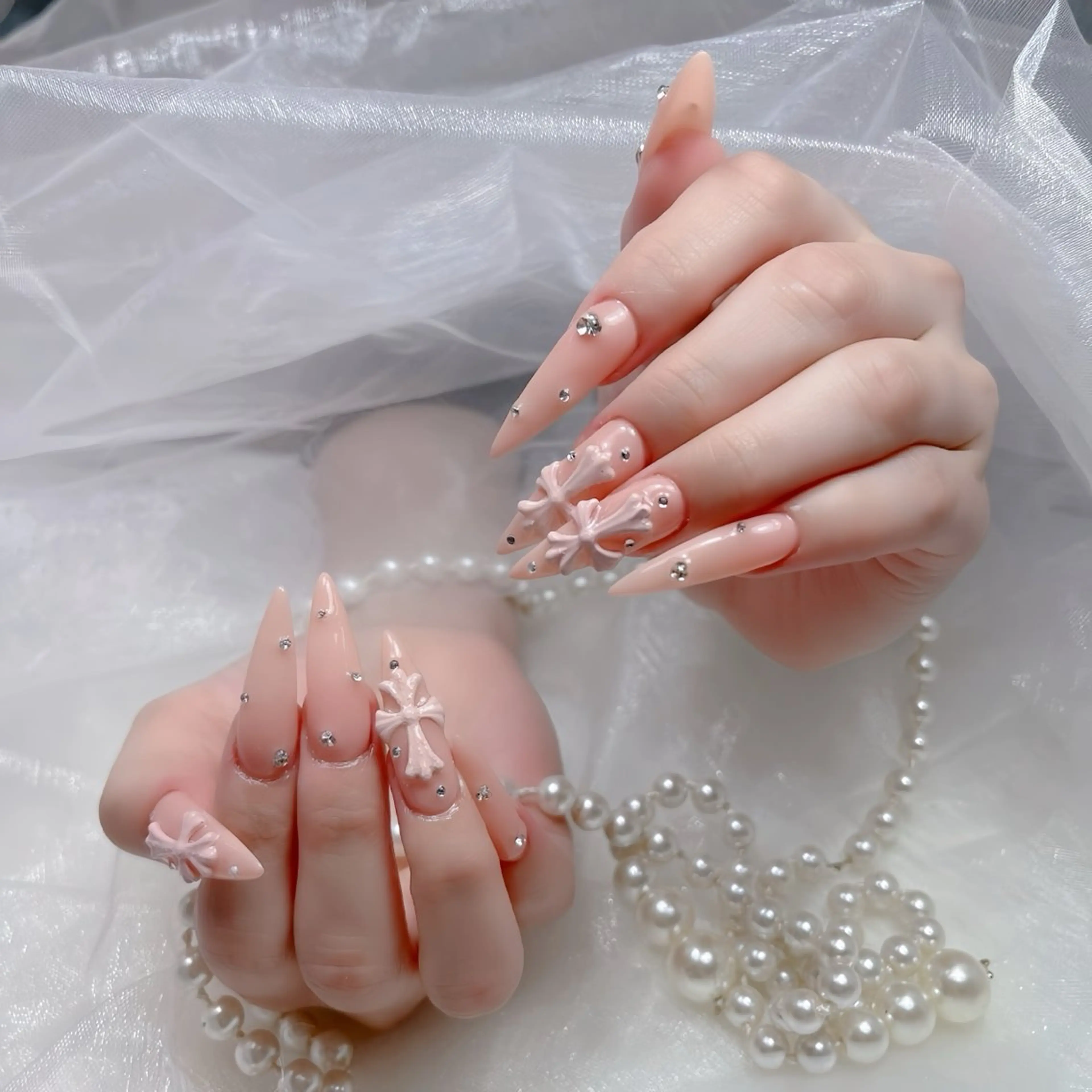 ネイル オーロラネイル チークネイル 桜ネイル クリアネイル ドット ハンドネイル Rin Nail 新大久保店のネイルデザイン