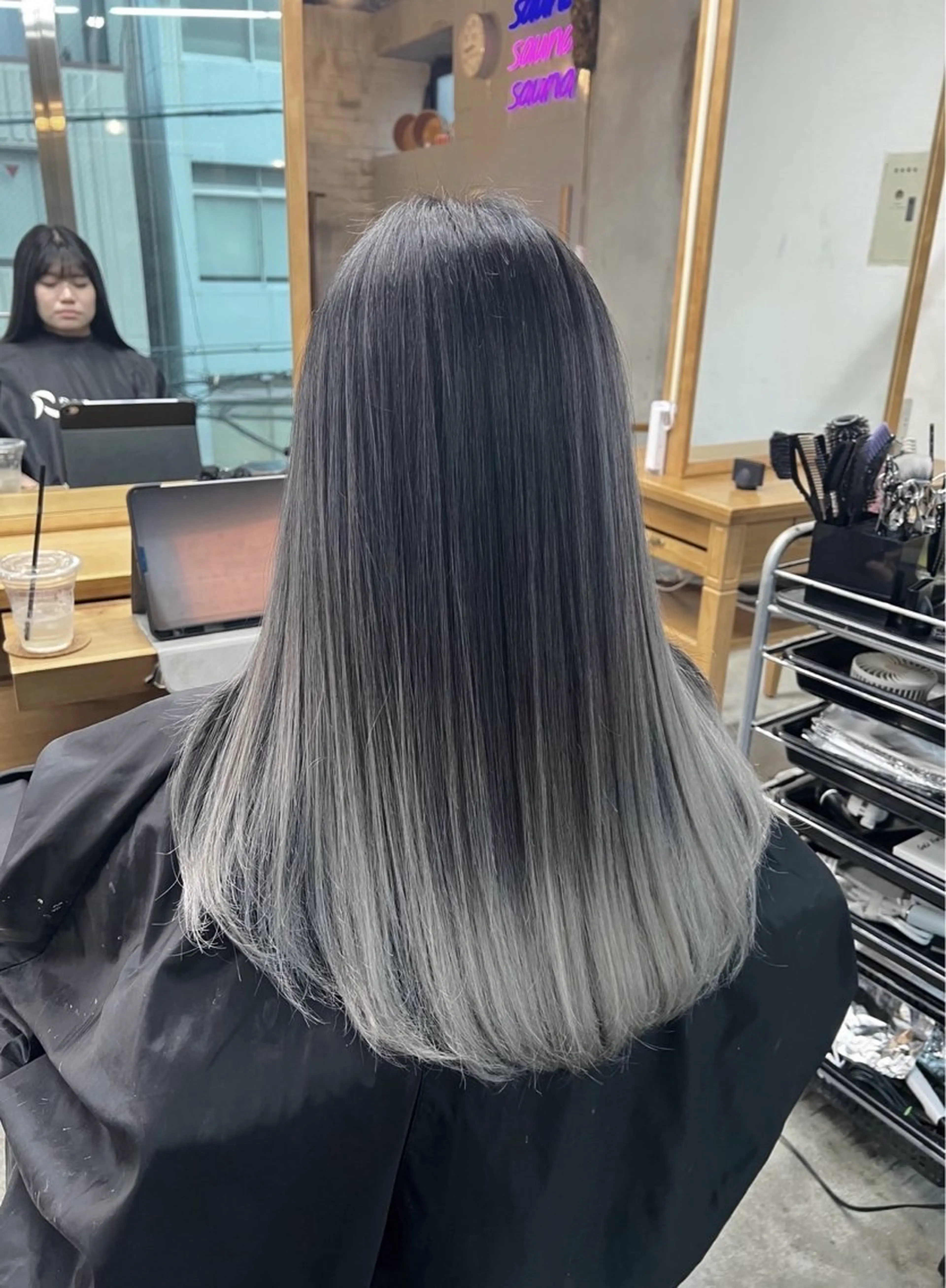 セミロング カラー バレイヤージュ シルバー ホワイトシルバー レイヤーカット ヘアカラー トリートメント ROBIN所属・指名数No.1 /NAOYAのヘアスタイル