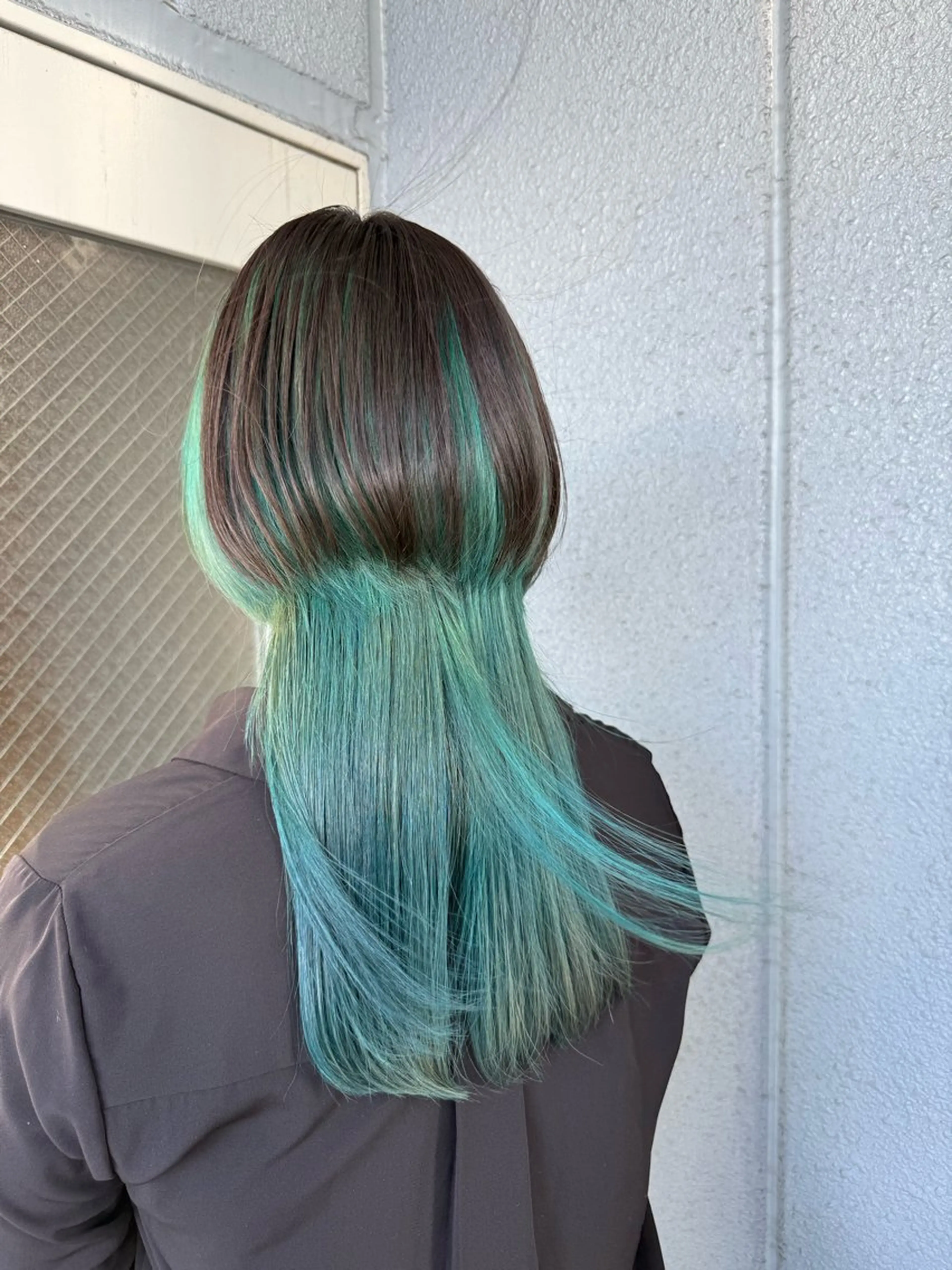 ロング カラー ブリーチ ヘアカラー トリートメント 艶•透明感カラー フィーシーのヘアスタイル