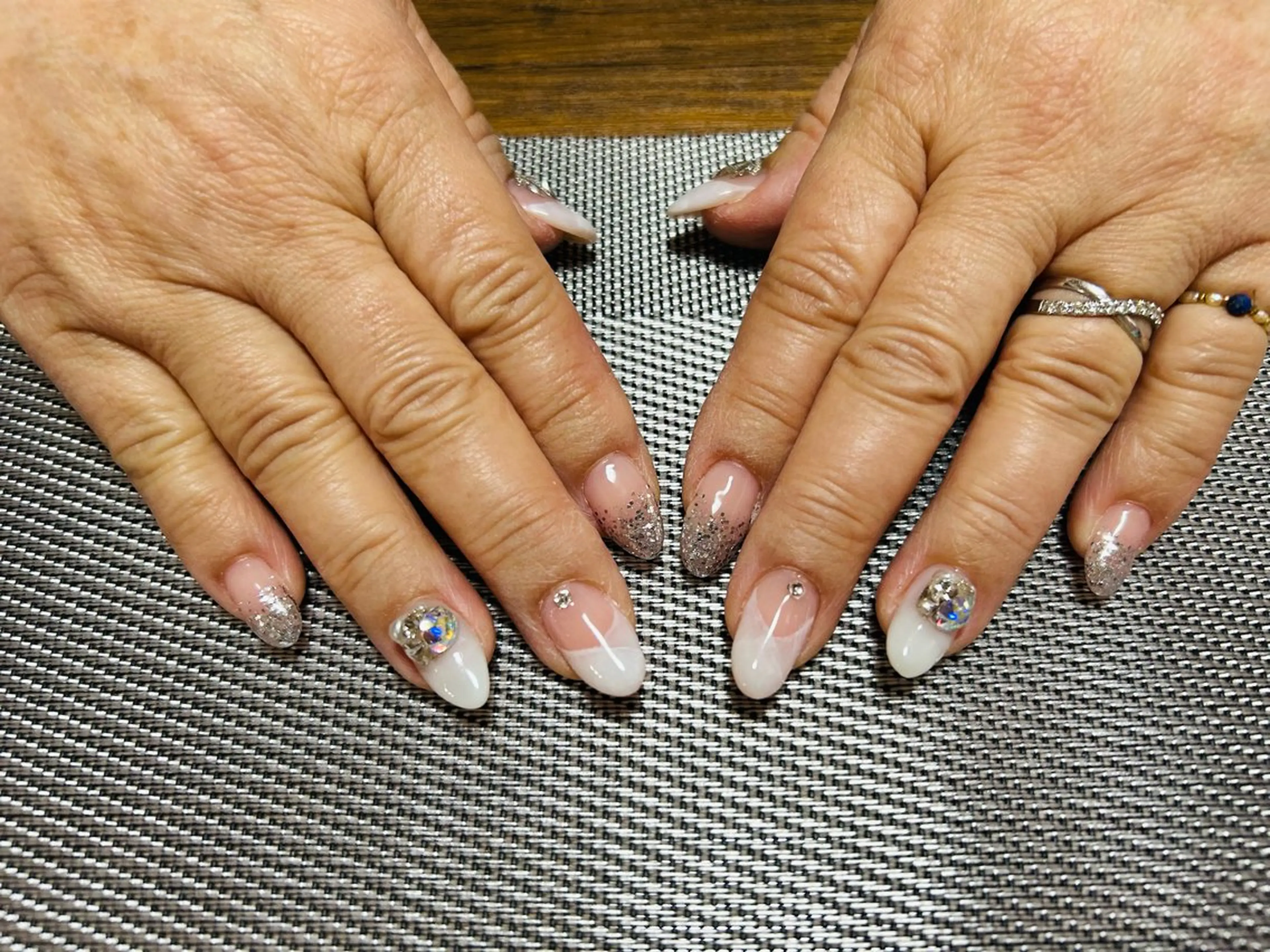 ネイル キラキラネイル i nailのネイルデザイン