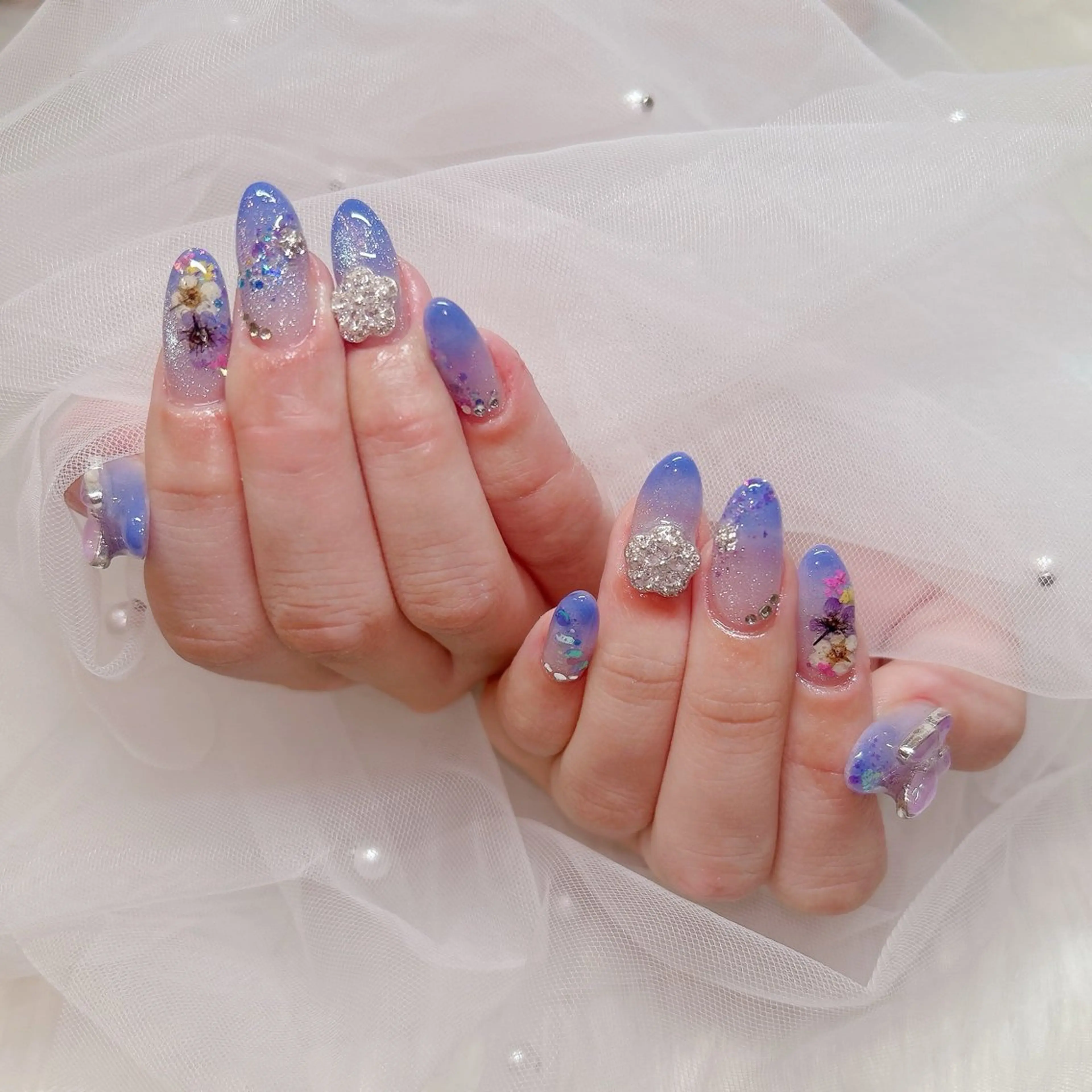 ネイル ネイルチップ ラクロレ ハナ︎🌼のネイルデザイン