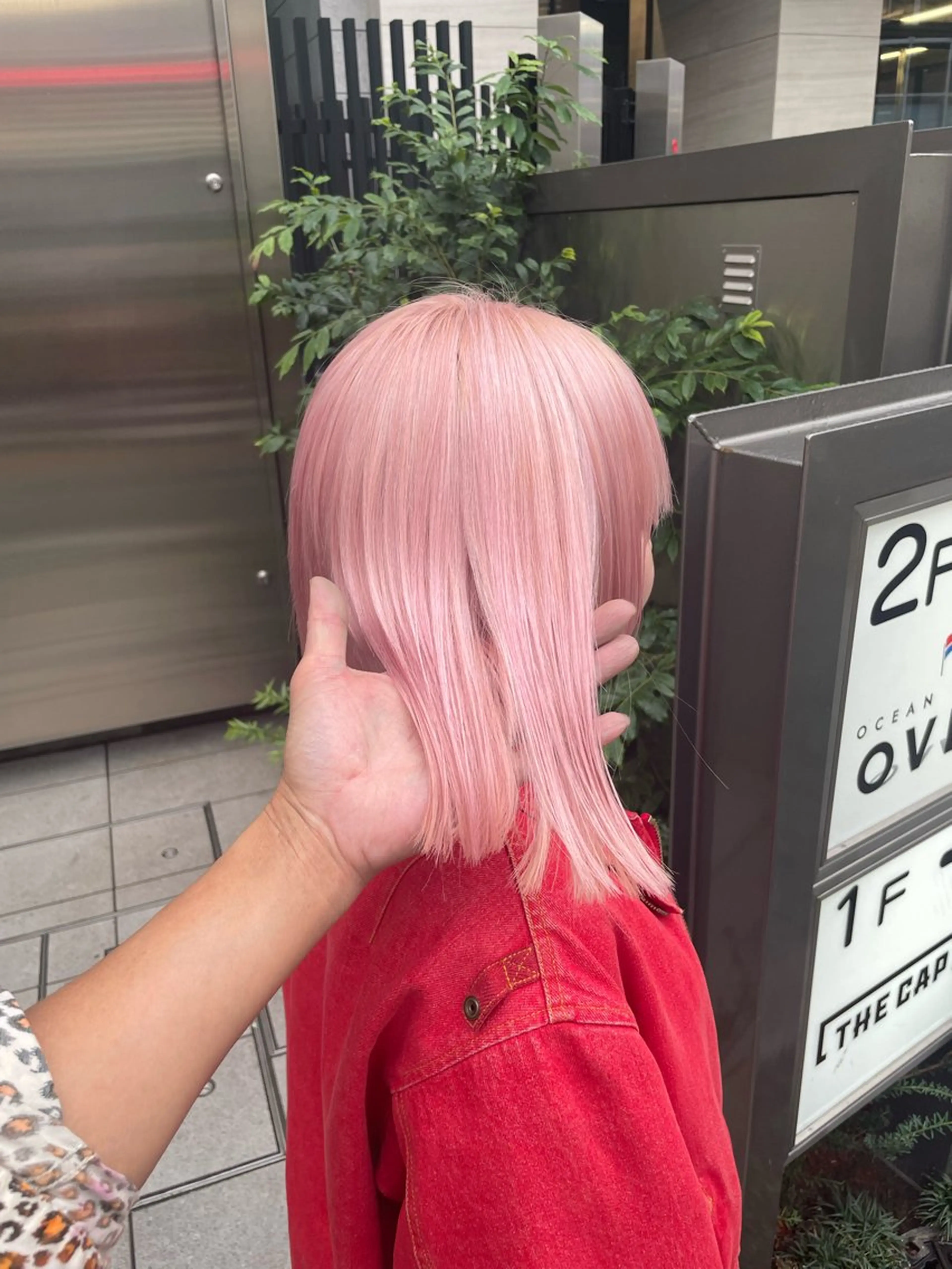 ミディアム カラー ピンクカラー ホワイト&レイヤーカ ットエクステ長畠俊輔のヘアスタイル