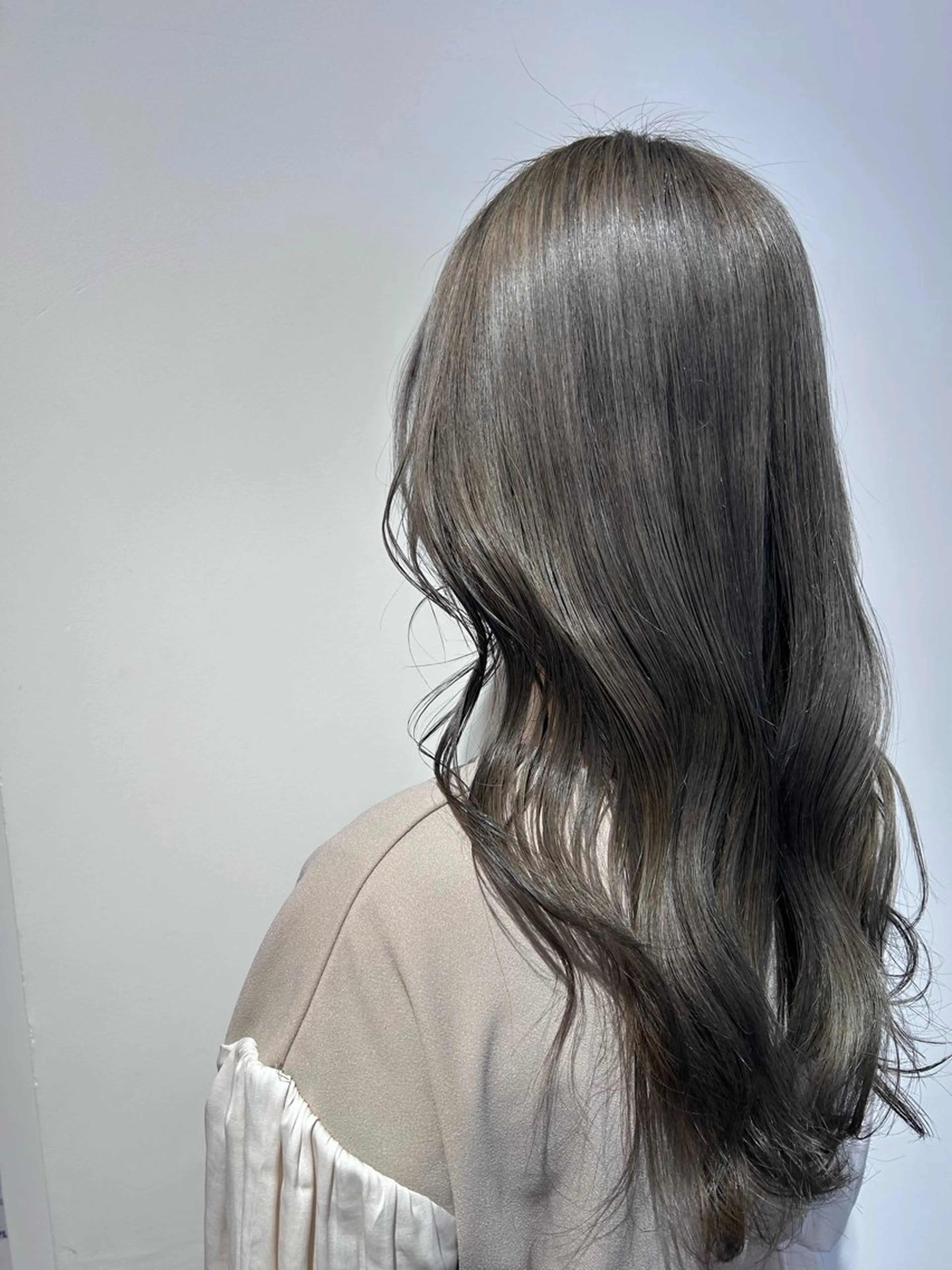 セミロング ヘアカラー トリートメント 蓮池 愛海のヘアスタイル