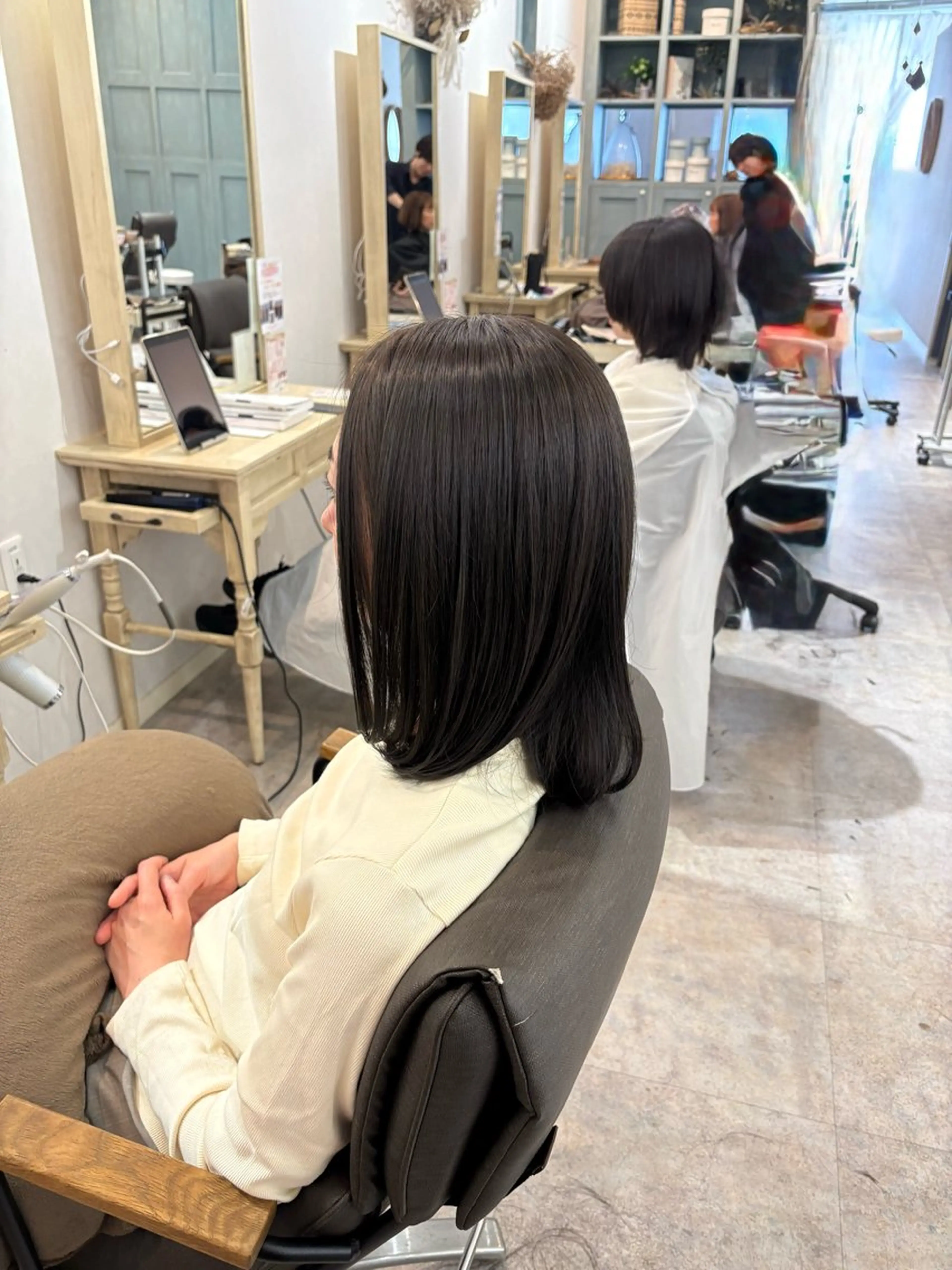 ミディアム カラー ヘアカラー トリートメント 艶カラー/縮毛矯正/ レイヤー/栄/あやかのヘアスタイル