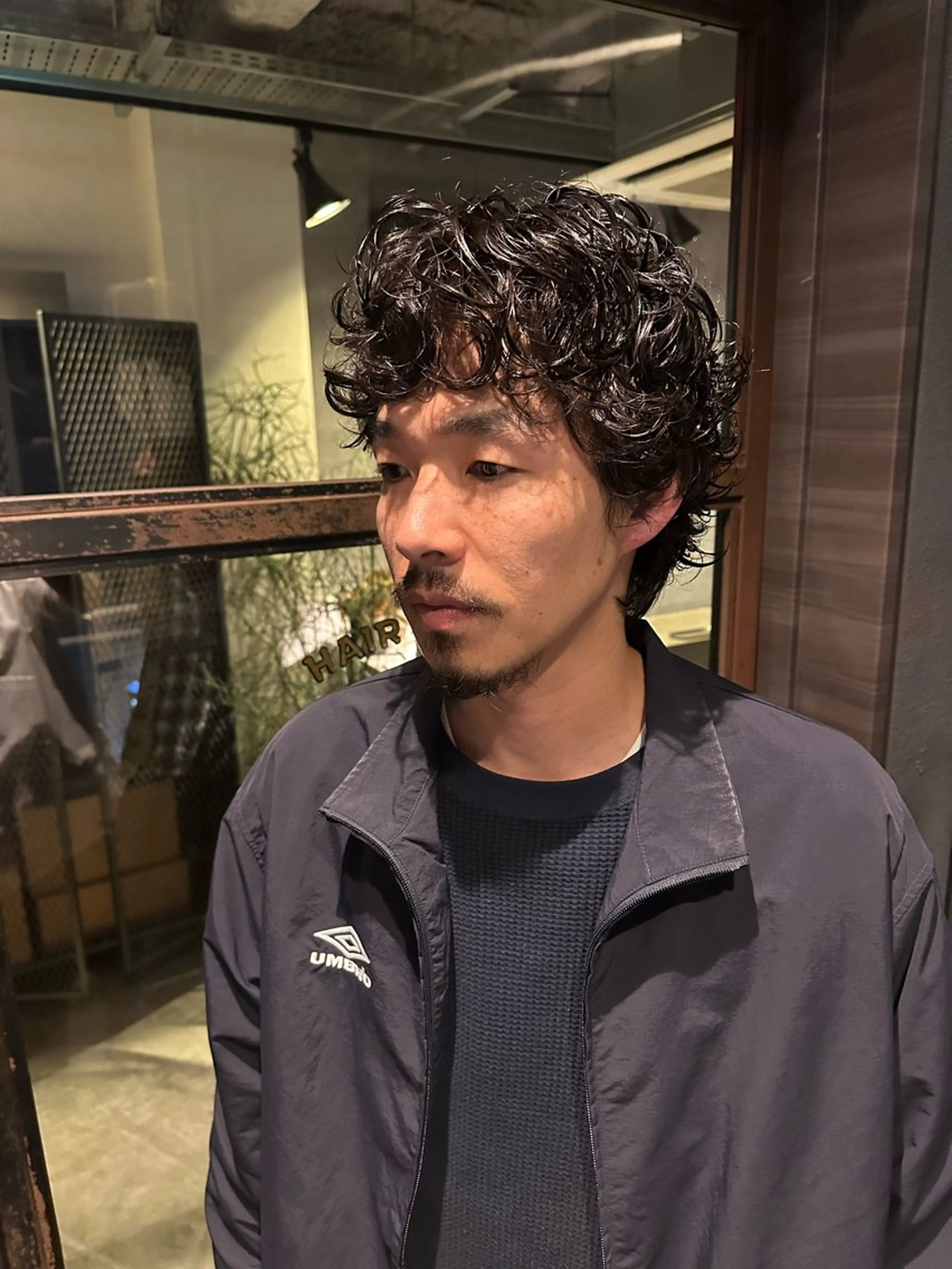 ミディアム パーマ メンズ ミディアムパーマ マッシュ メンズパーマ カット パーマ 俵 知広のヘアスタイル