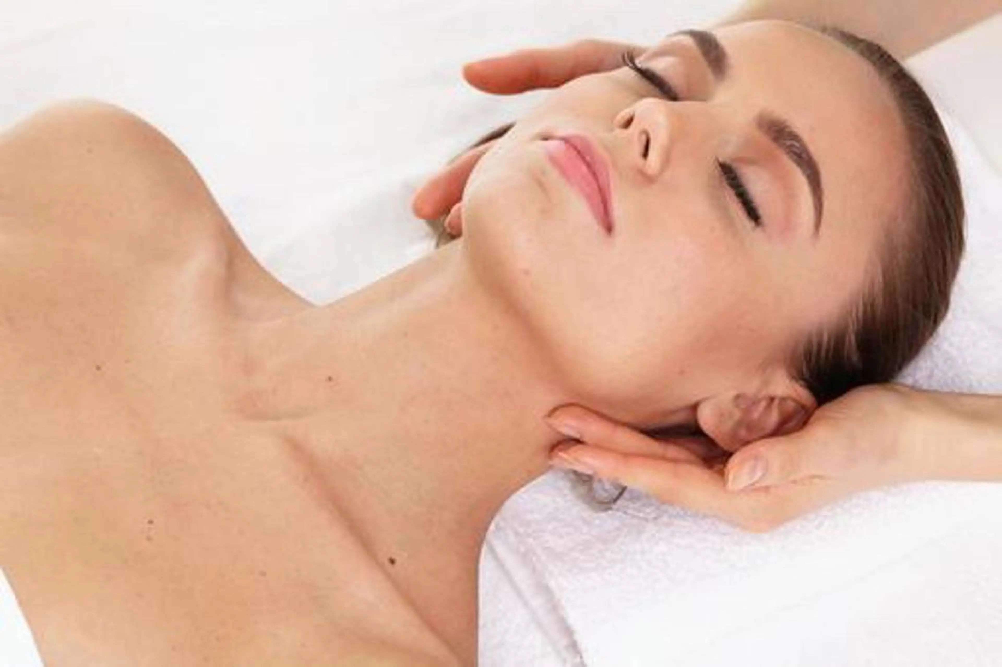 🉐120分上半身リンパ✨首、肩、背中、指圧、オイル、小顔、ヘッド❣️¥13,200を6,600に致します☺️✨の写真