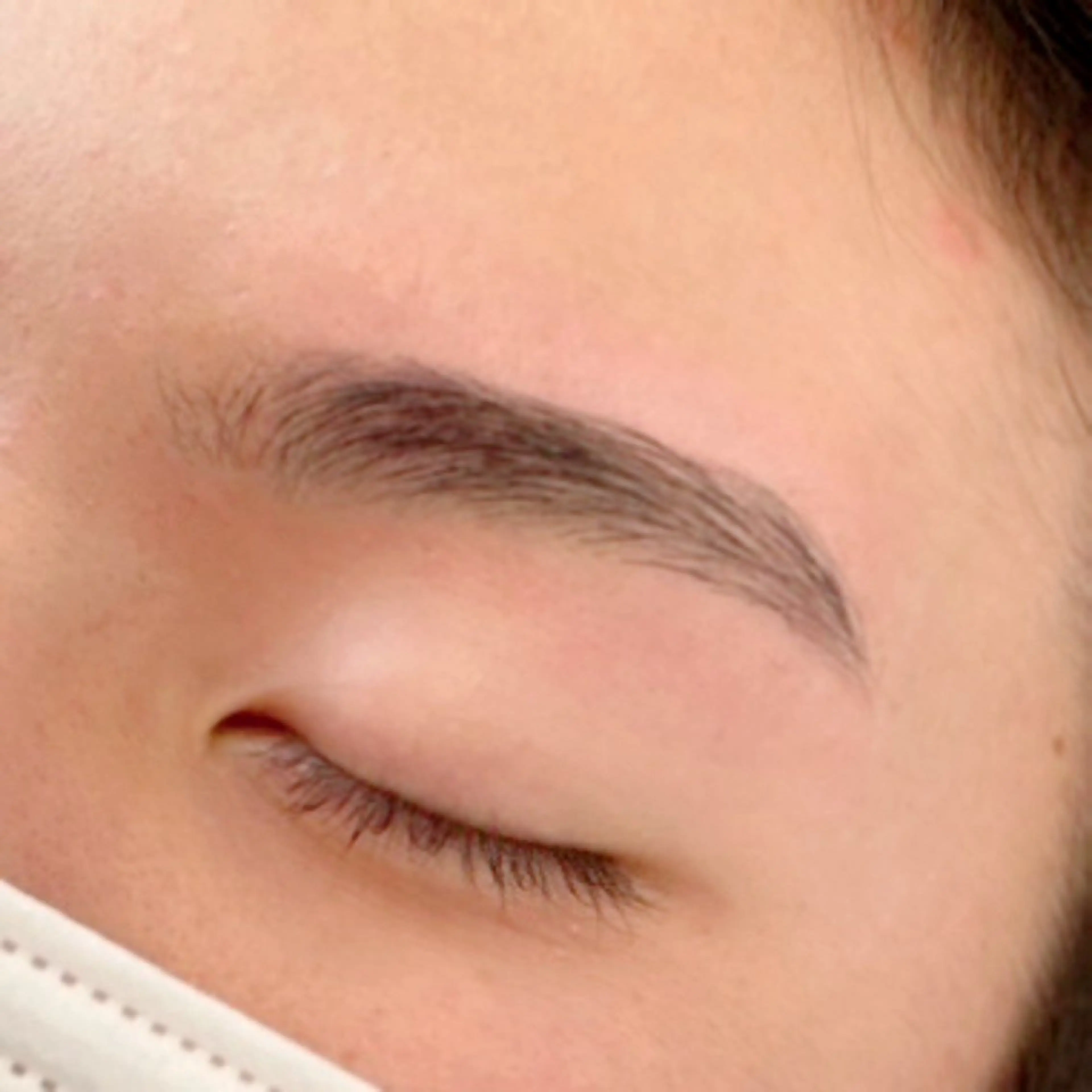 メンズアイブロウワックス 間引き、メイクなし初回¥3000 ※2回目以降¥4000の写真