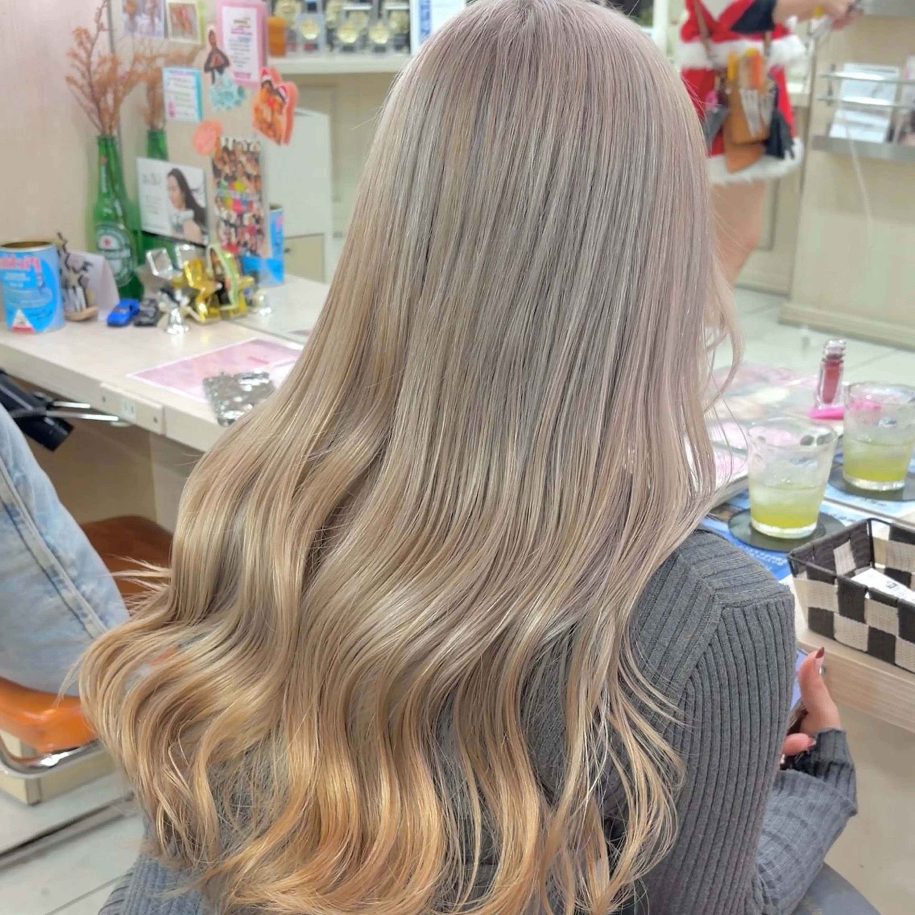 ロング カラー ベージュカラー ブリーチ ホワイトベージュ ヘアカラー 横浜パーマ🌐メンズ 暖色カラーもえかのヘアスタイル
