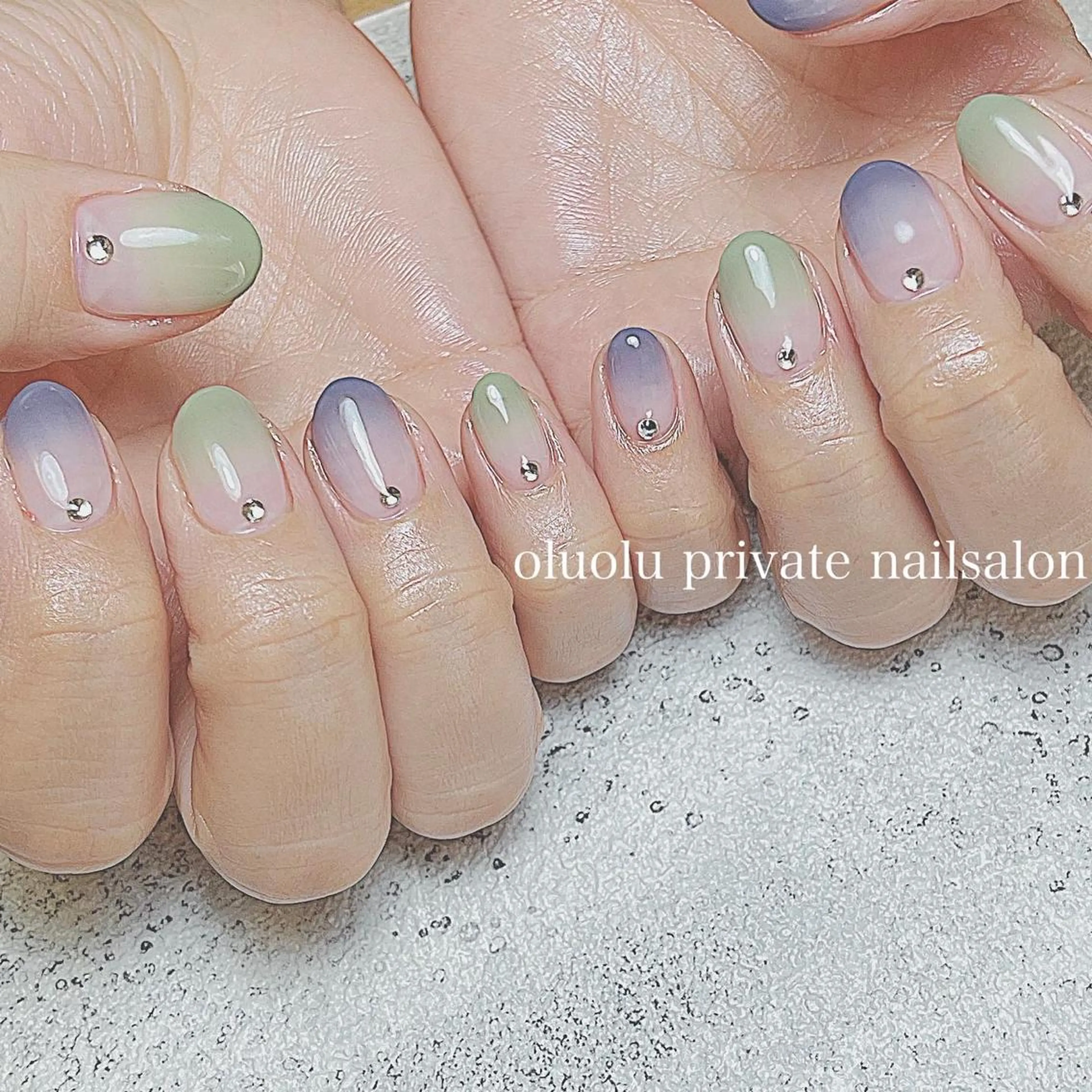 ネイル グラデーション オフィスネイル 大村 紬華のネイルデザイン