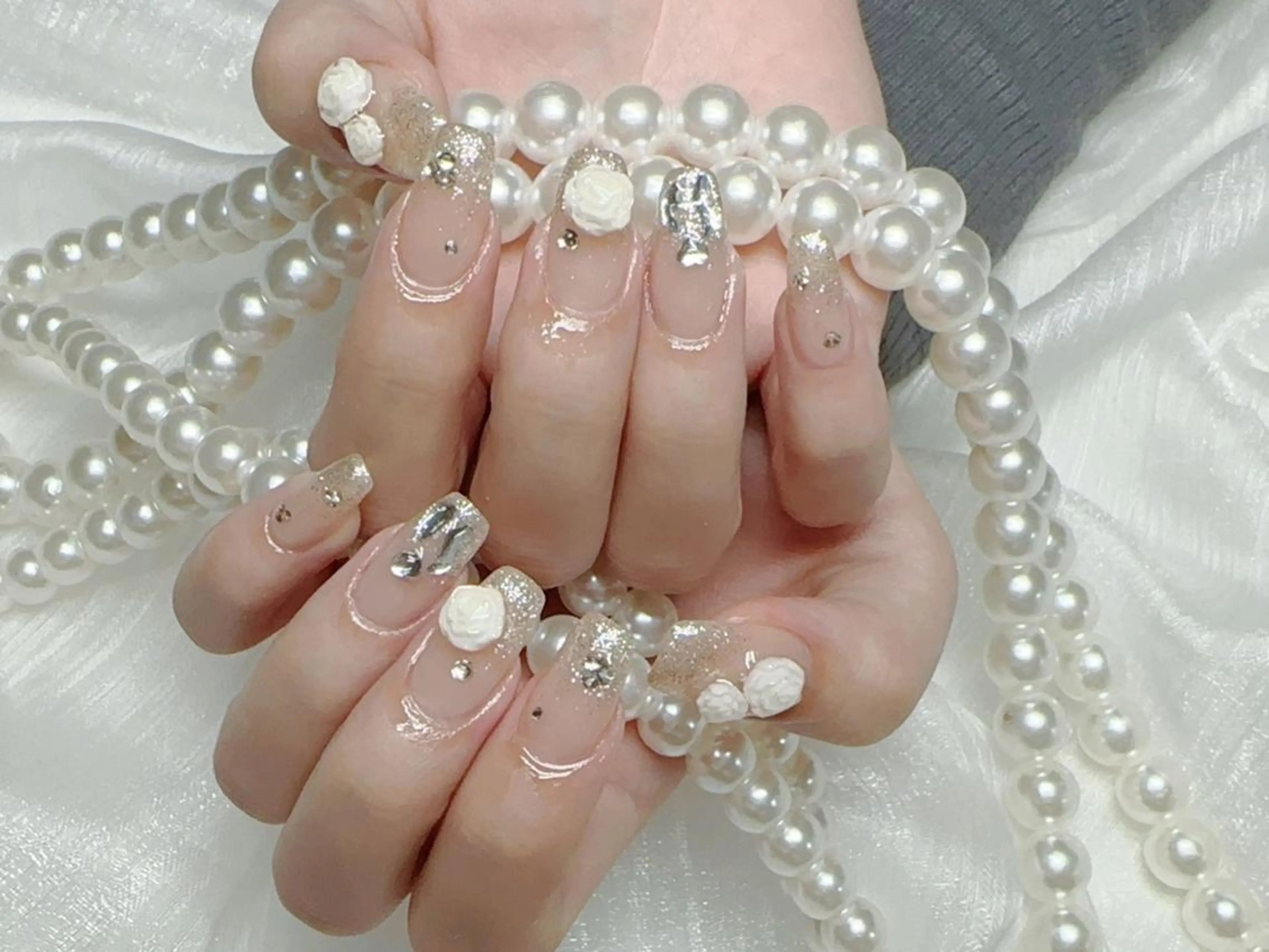 ネイル オーロラネイル 長さ出し フレンチネイル ガーリー キラキラネイル ハンドネイル Lucky nail salonのネイルデザイン