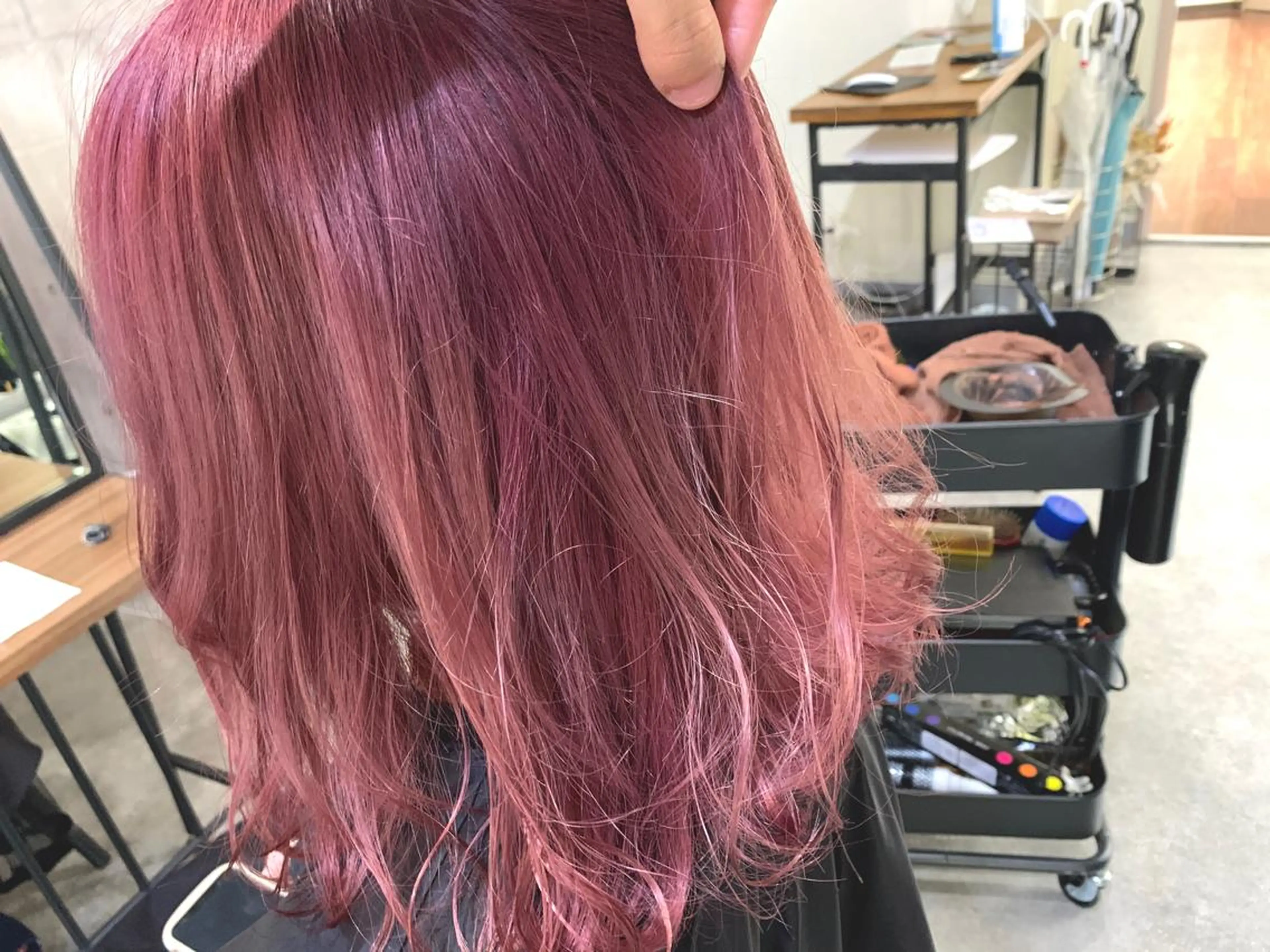 ミディアム カラー パーマ ヘアアレンジ メンズ キッズ ネイル マツエク・マツパ メンズブリーチ メンズハイライト メンズインナーカラー メンズ韓国風 アディクシーカラー 切りっぱなしヘアボブ ミディアムヘアRYOのヘアスタイル
