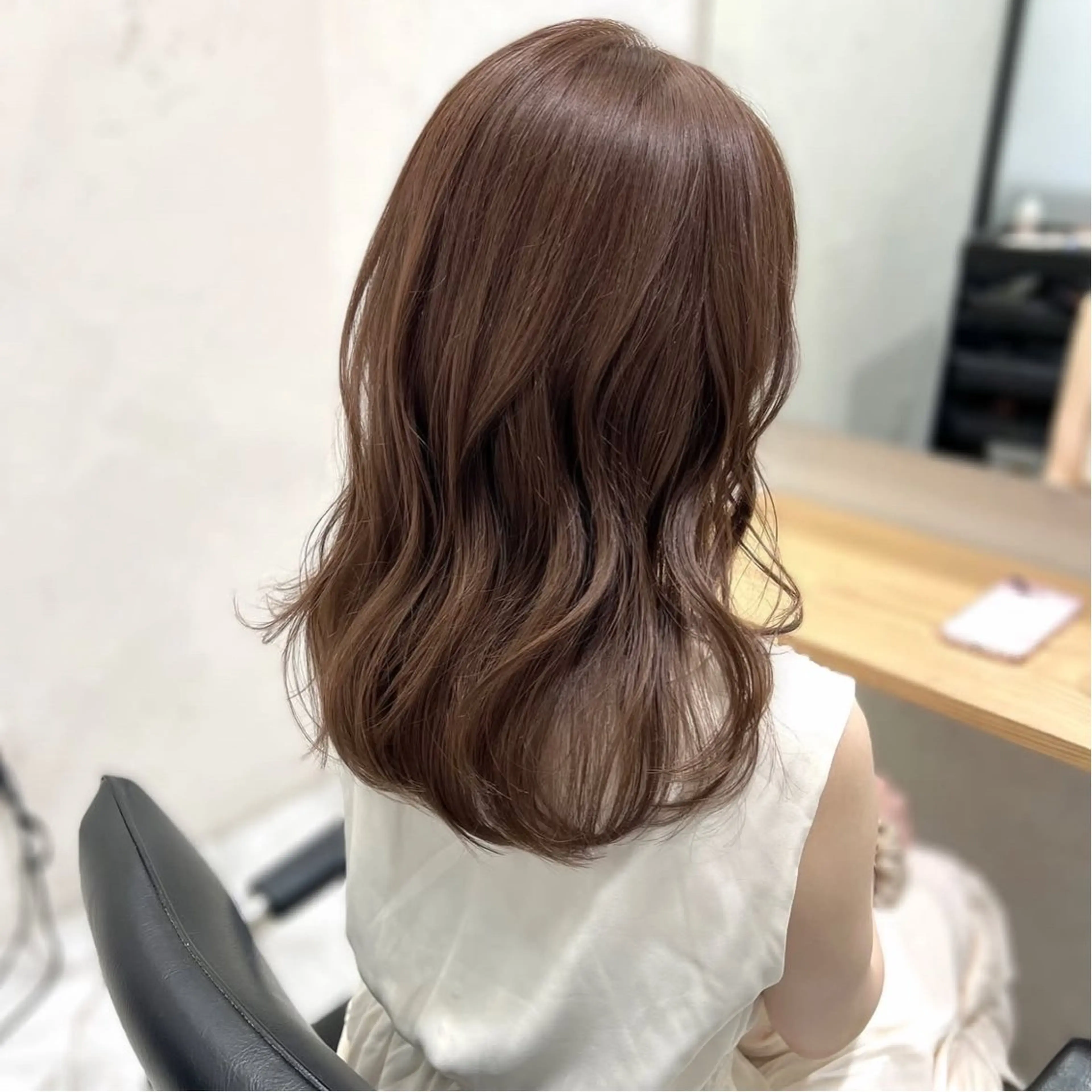 ミディアム カラー ブリーチ ダブルカラー ラベンダーカラー ブリーチなしカラー カット ヘアカラー 前川 朋香のヘアスタイル