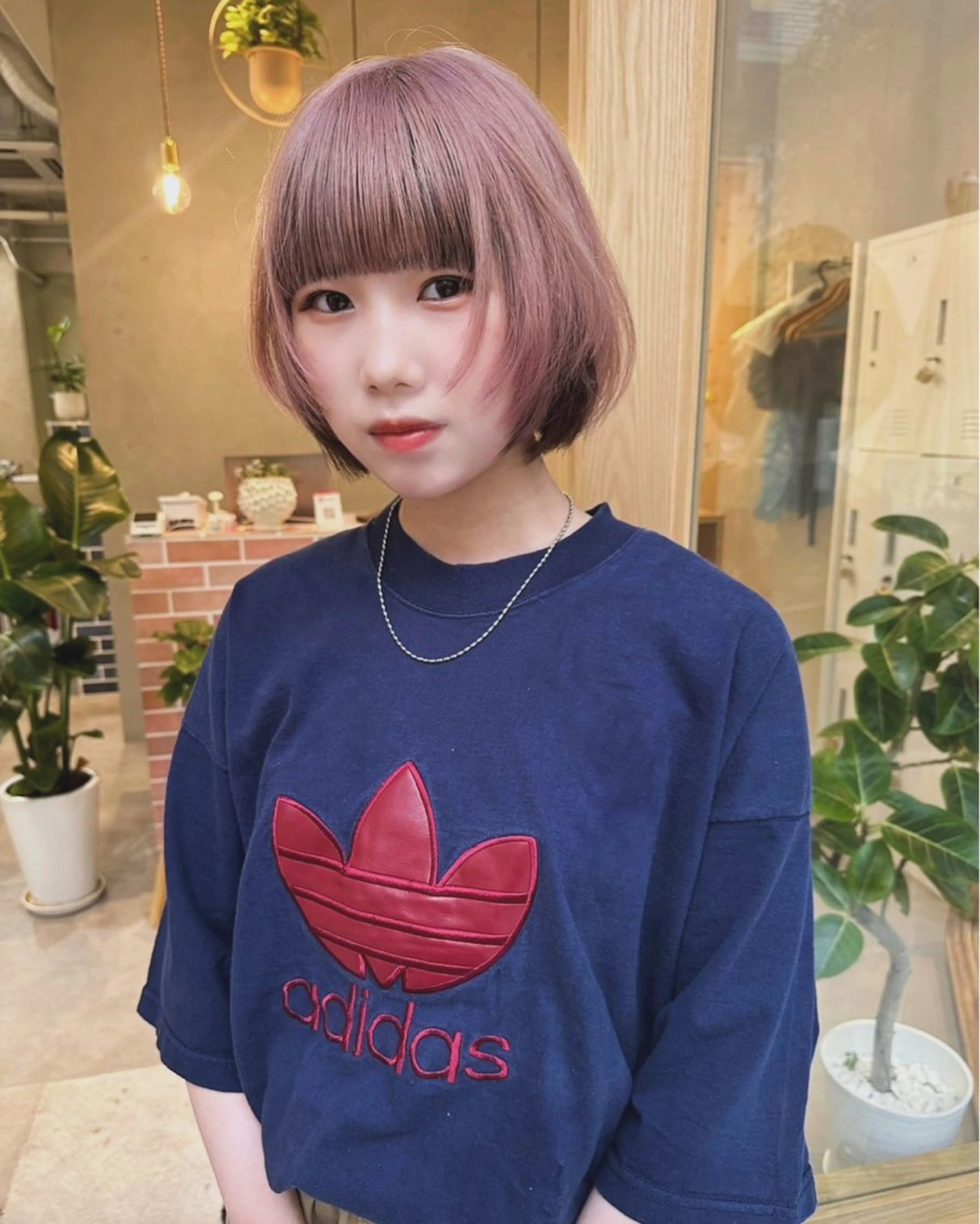 ショート カラー カット ヘアカラー ミルクティーベージュ outaのヘアスタイル