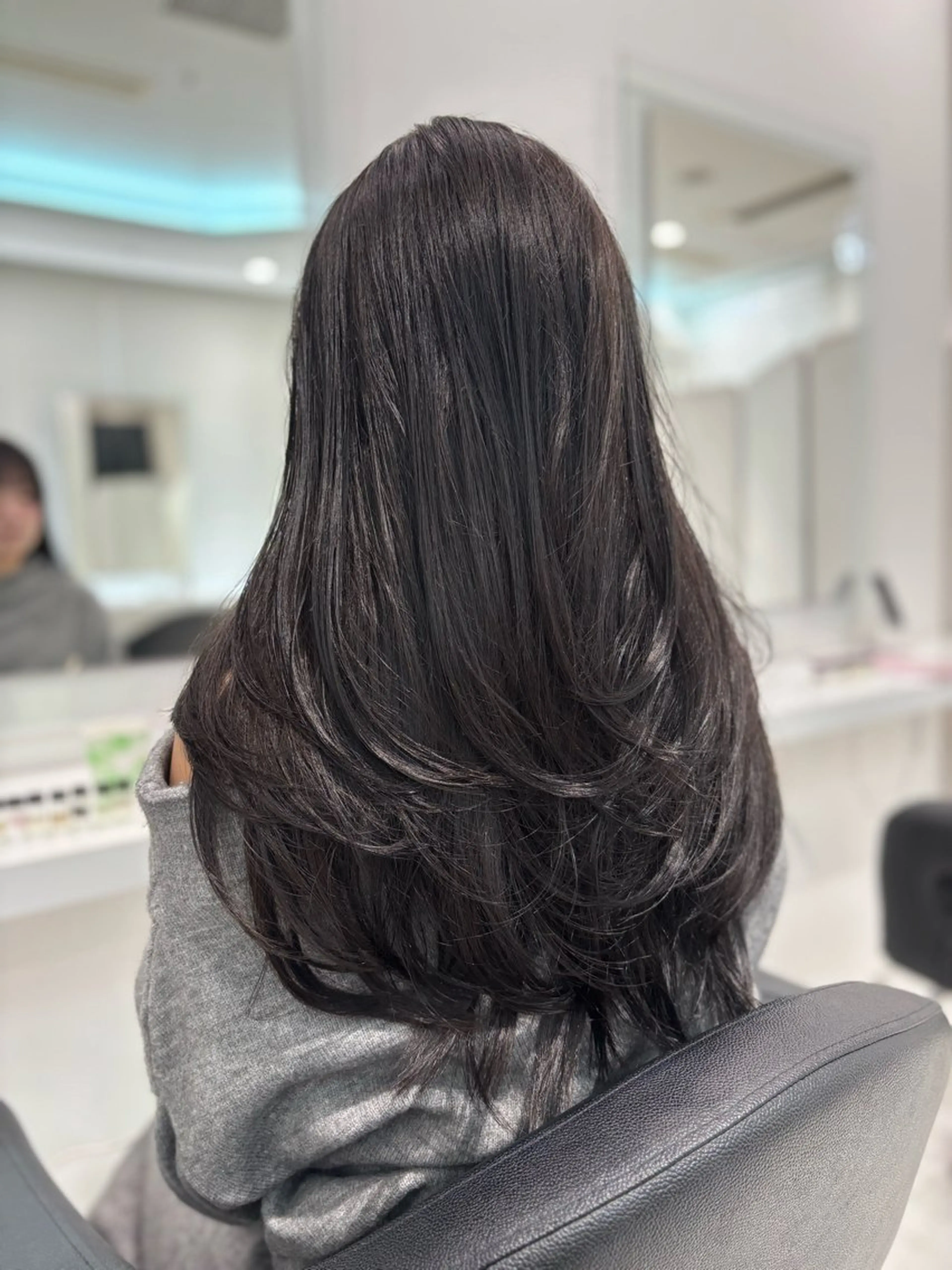 ロング カラー ヘアカラー トリートメント ヘッドスパ ヘアセット 流行りの透明感カラー ×縮毛矯正🤍ユウのヘアスタイル